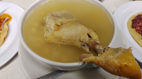 Los Gallos image 5