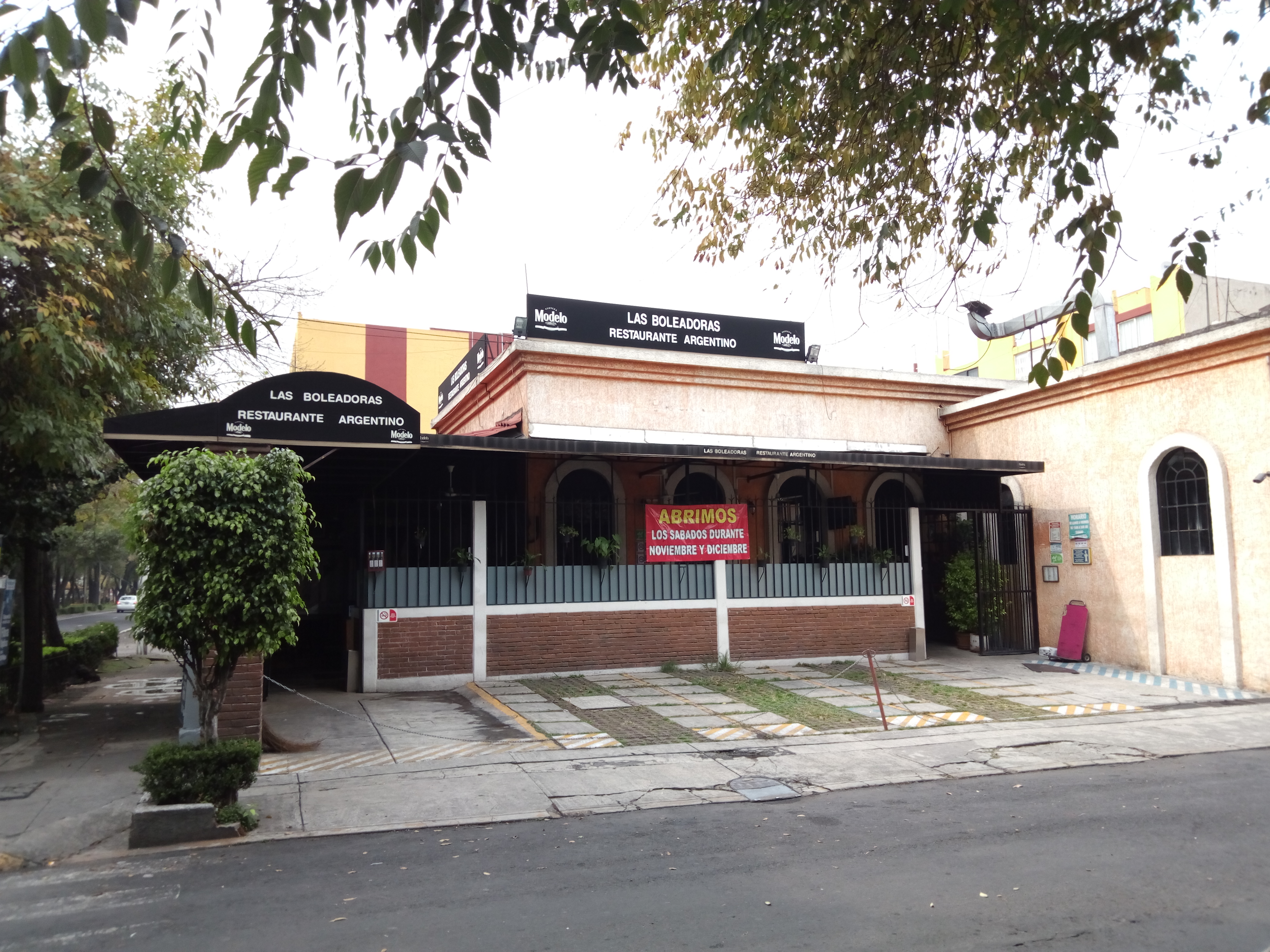 Las Boleadoras Restaurante Argentino image 1