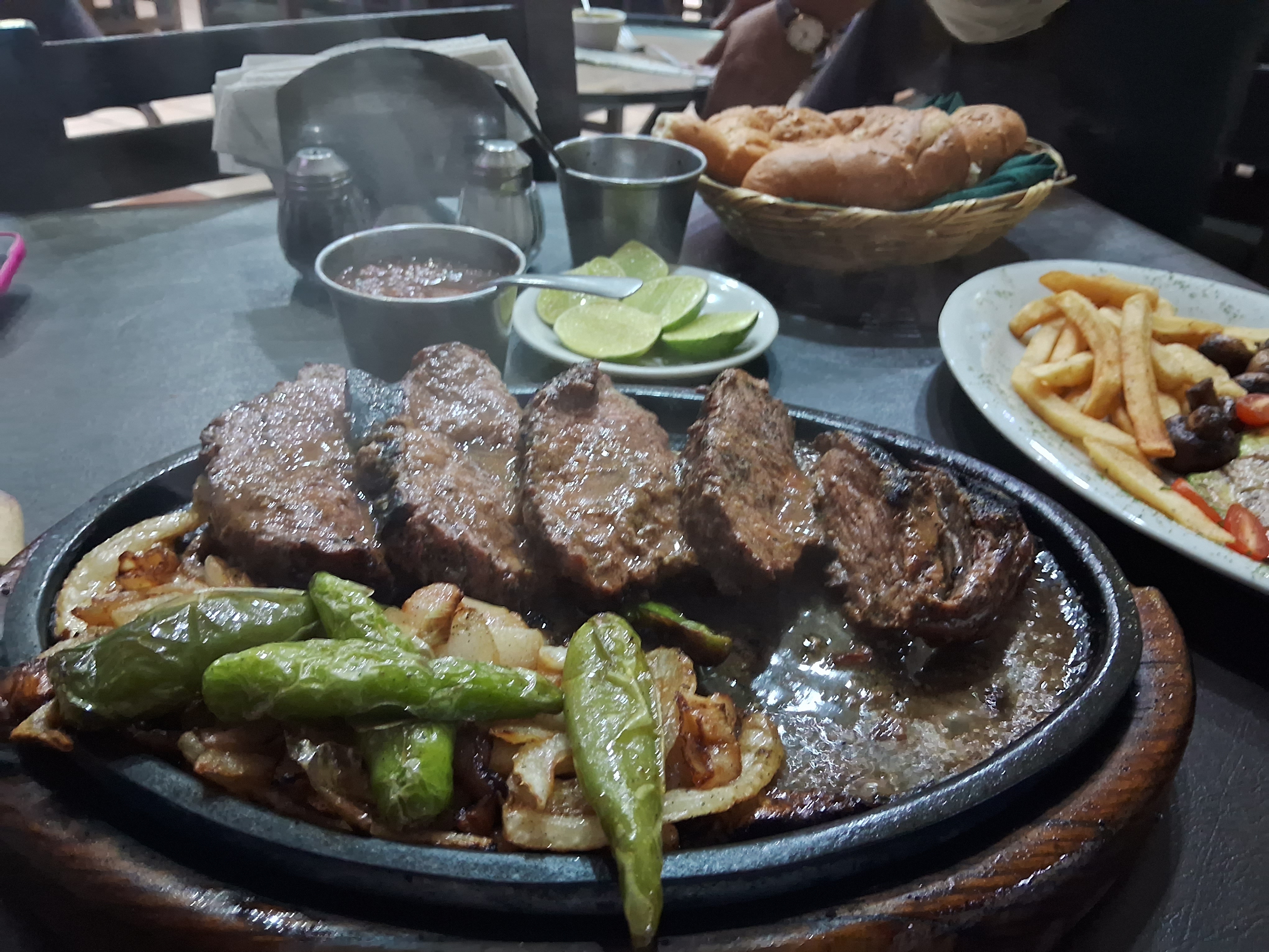 Las Boleadoras Restaurante Argentino image 2