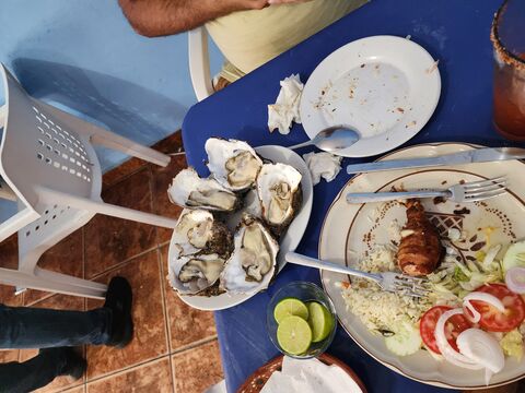 El WERO Seafood image 5