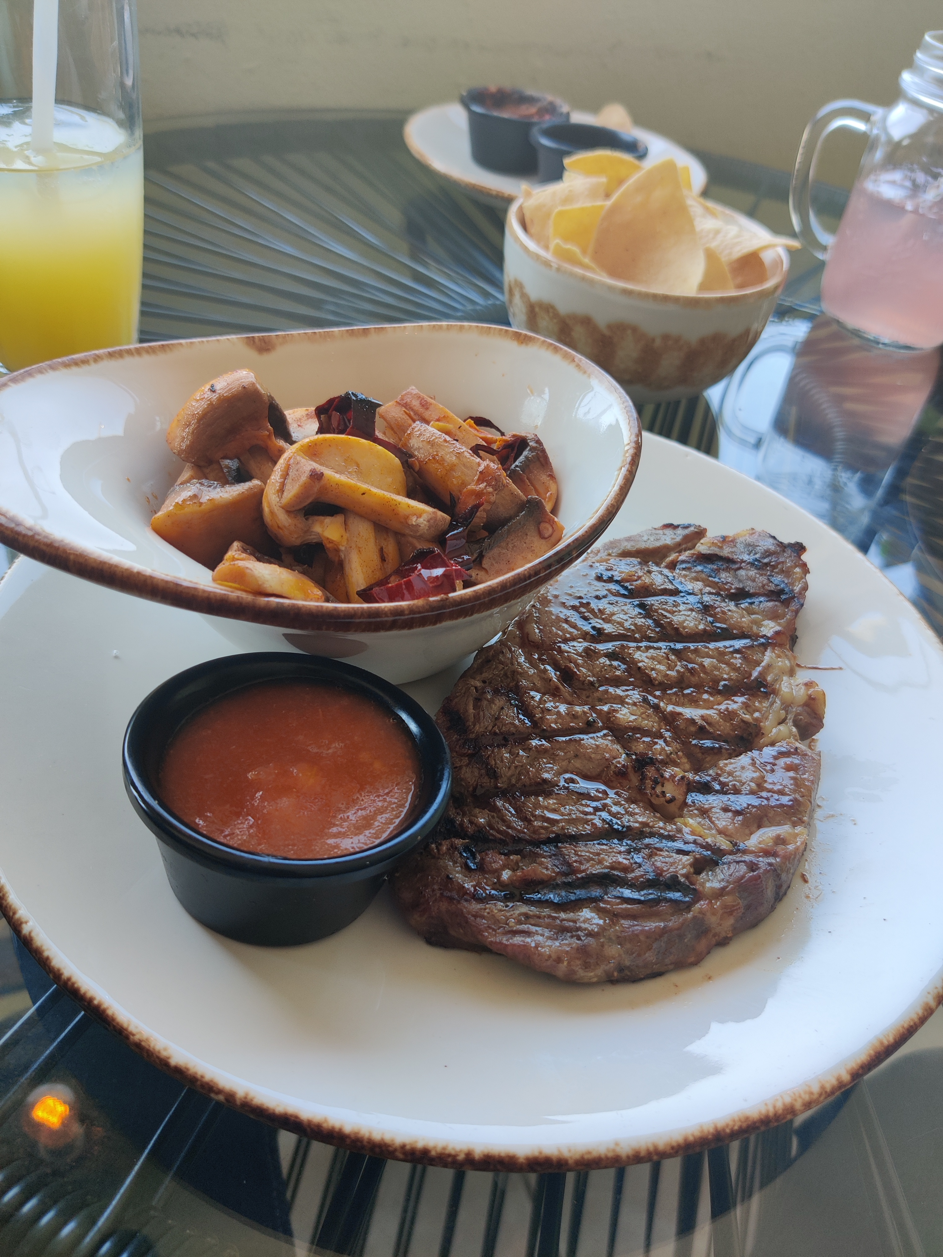 Alcachofa Restaurant image 9