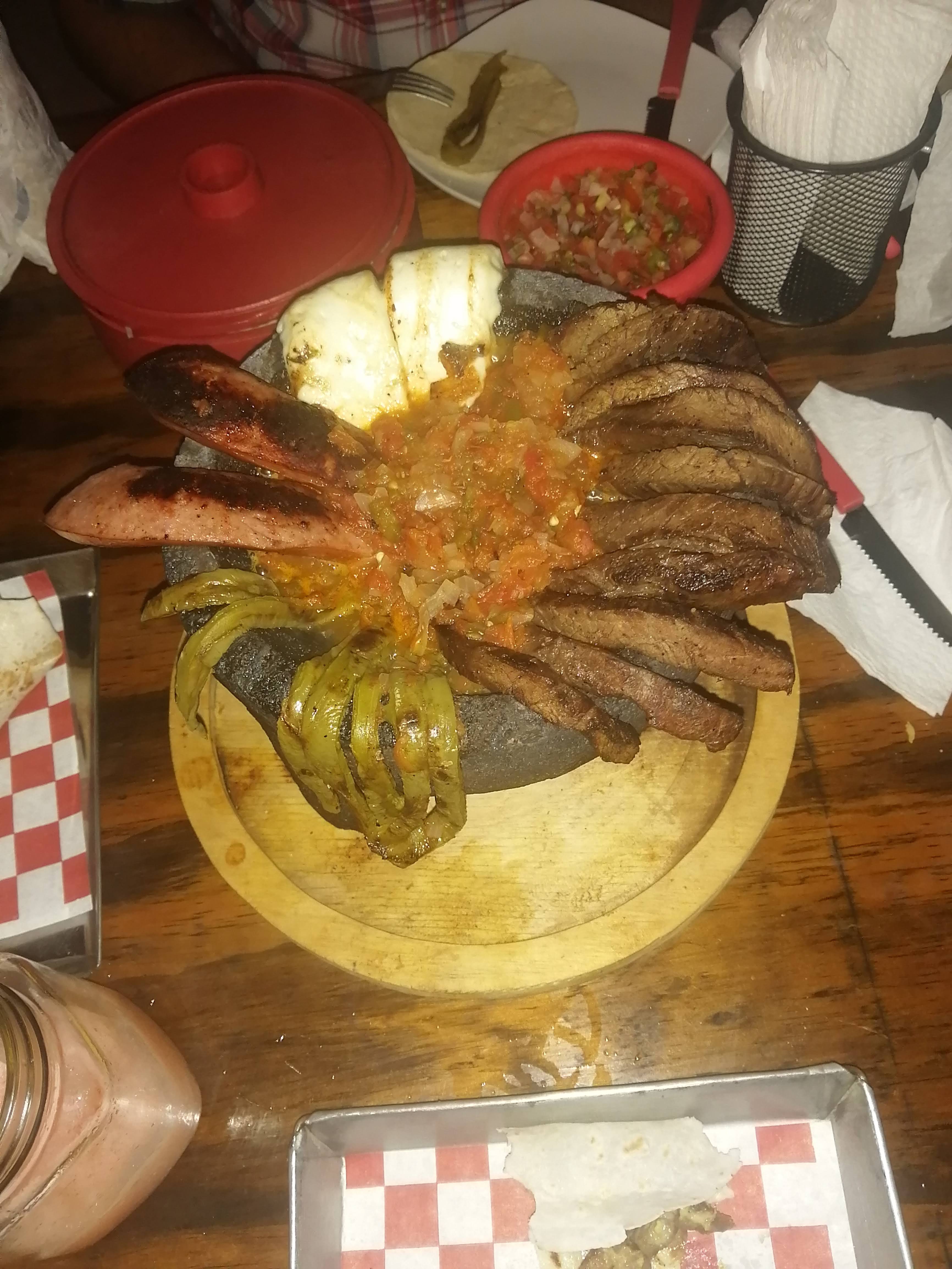 Esquina Maclain Tacos & Beer image 4