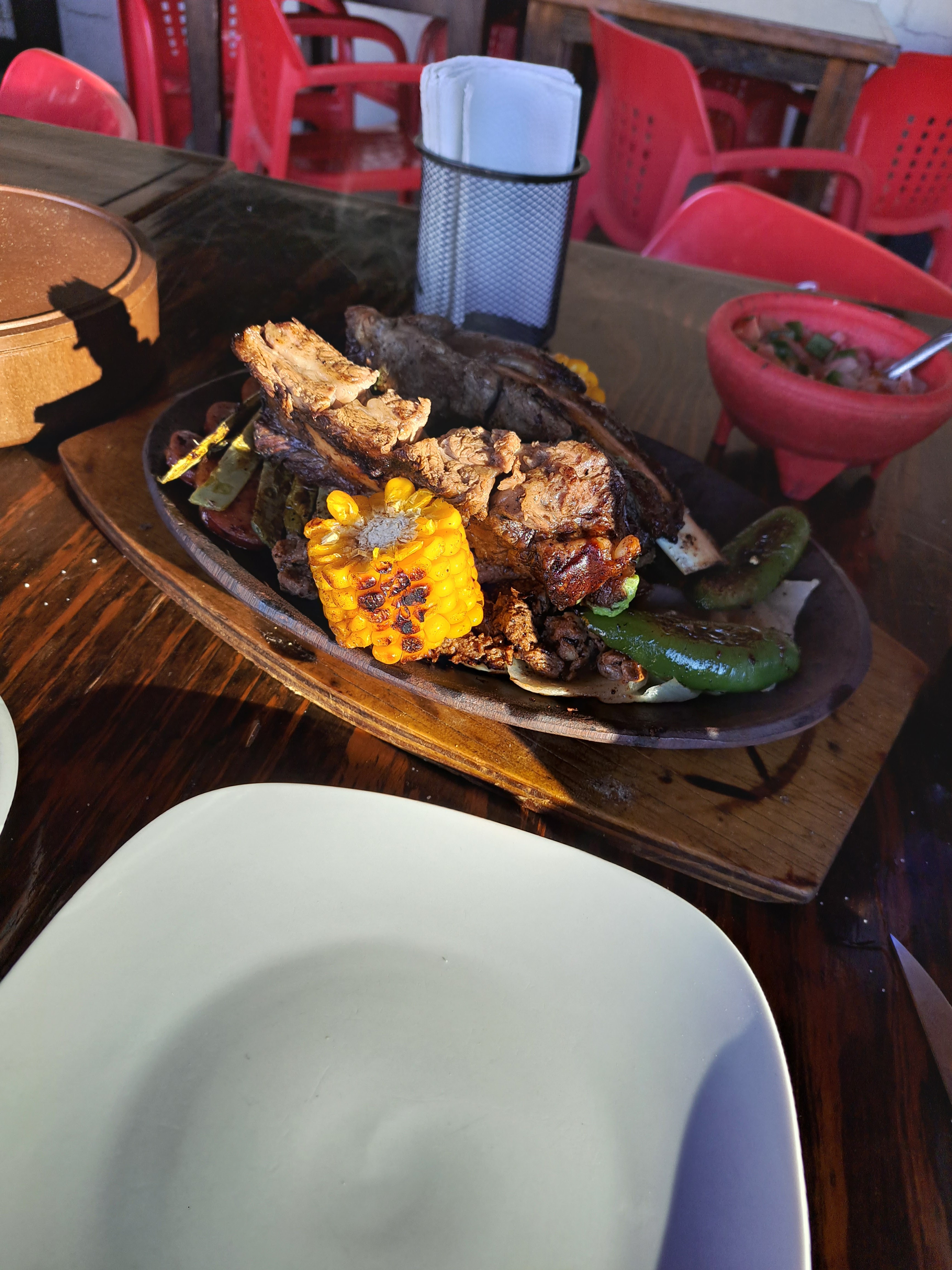 Esquina Maclain Tacos & Beer image 5