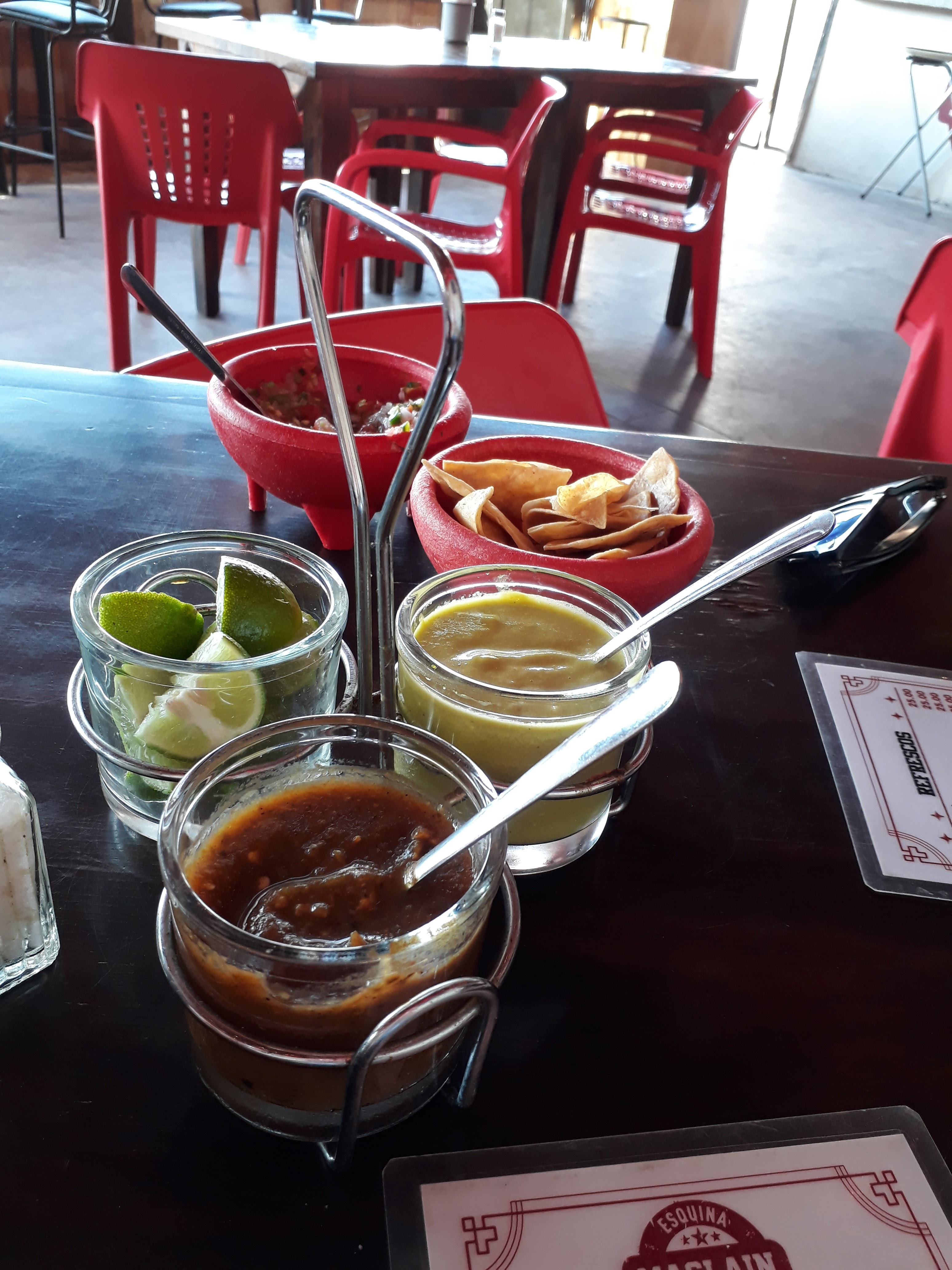 Esquina Maclain Tacos & Beer image 6