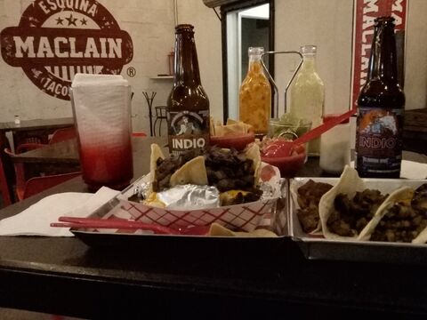Esquina Maclain Tacos & Beer image 8