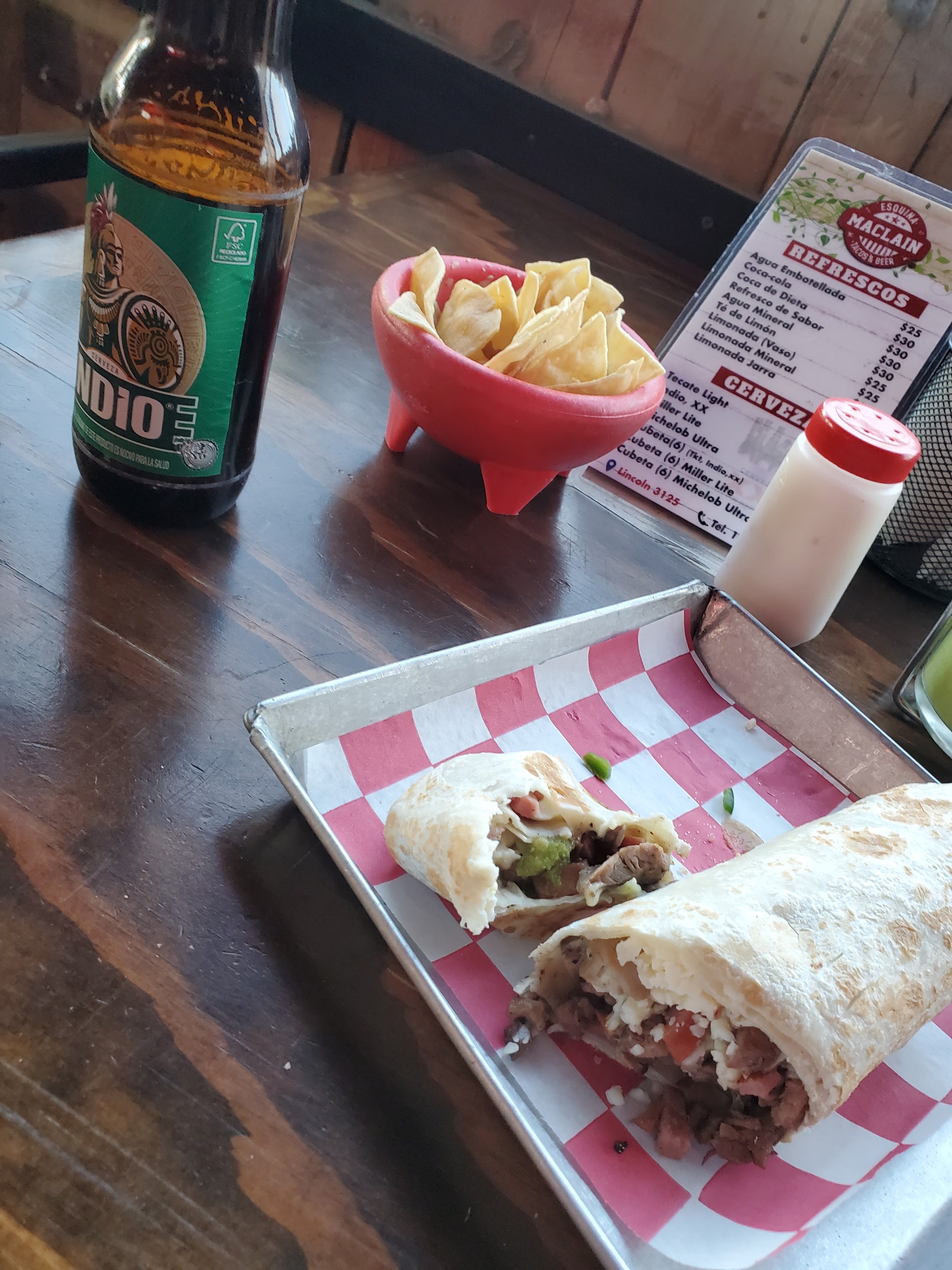 Esquina Maclain Tacos & Beer image 9