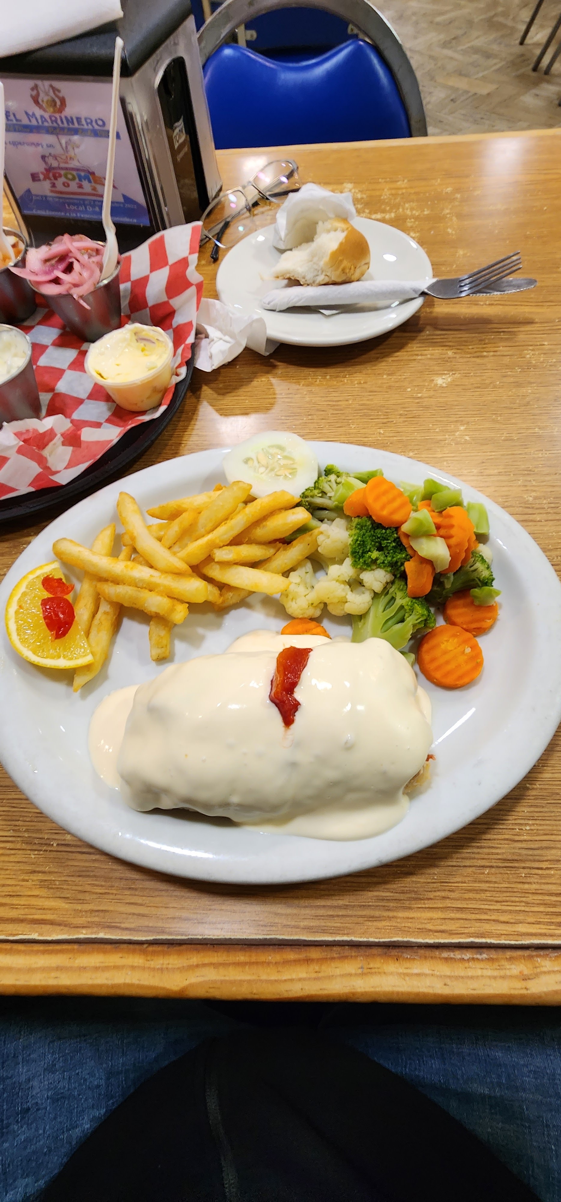 El Marinero Restaurant-Bar image 4