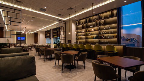 W33 Restaurant-Bar image 3