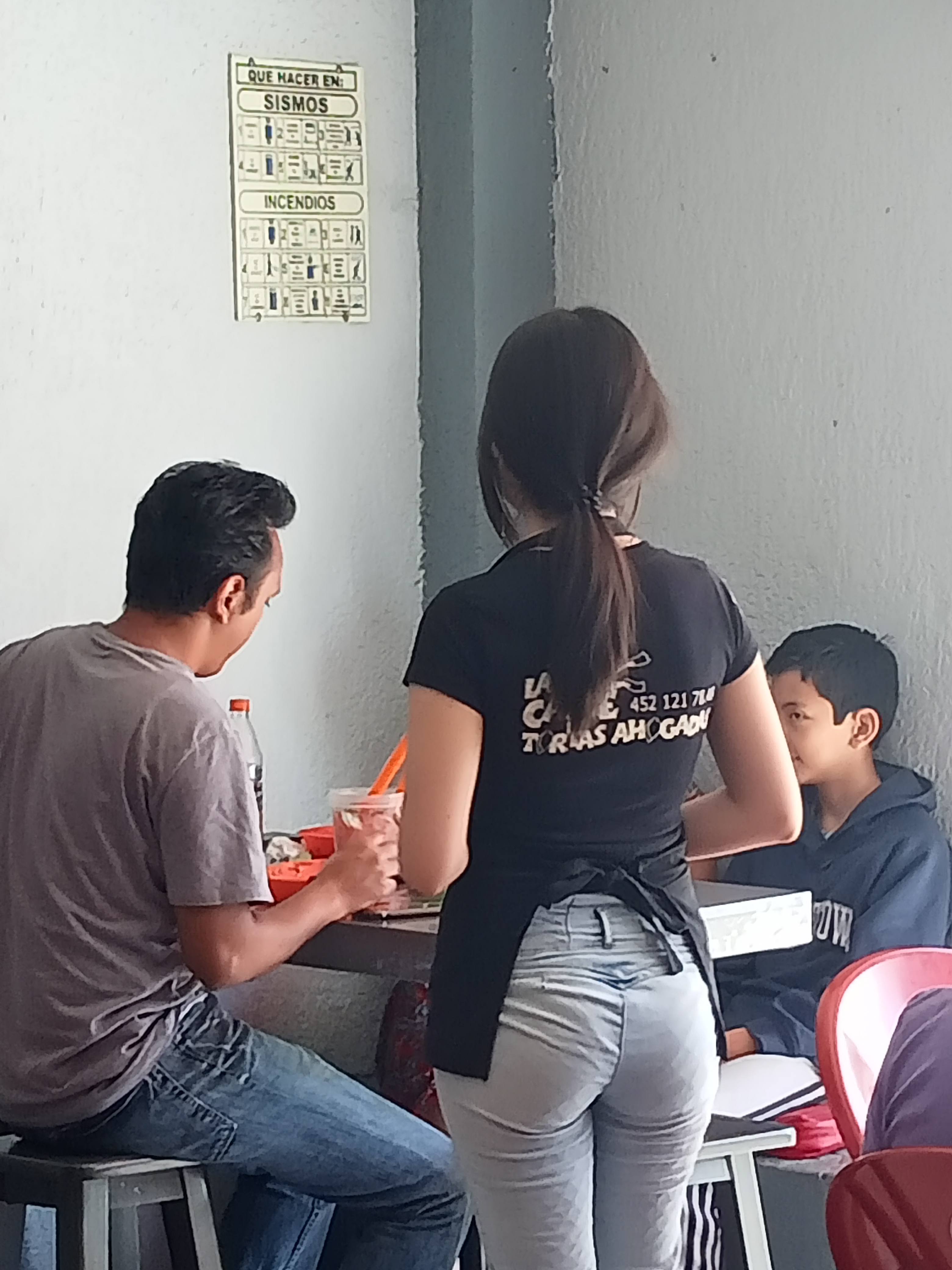 Tortas Ahogadas La Calle image 3