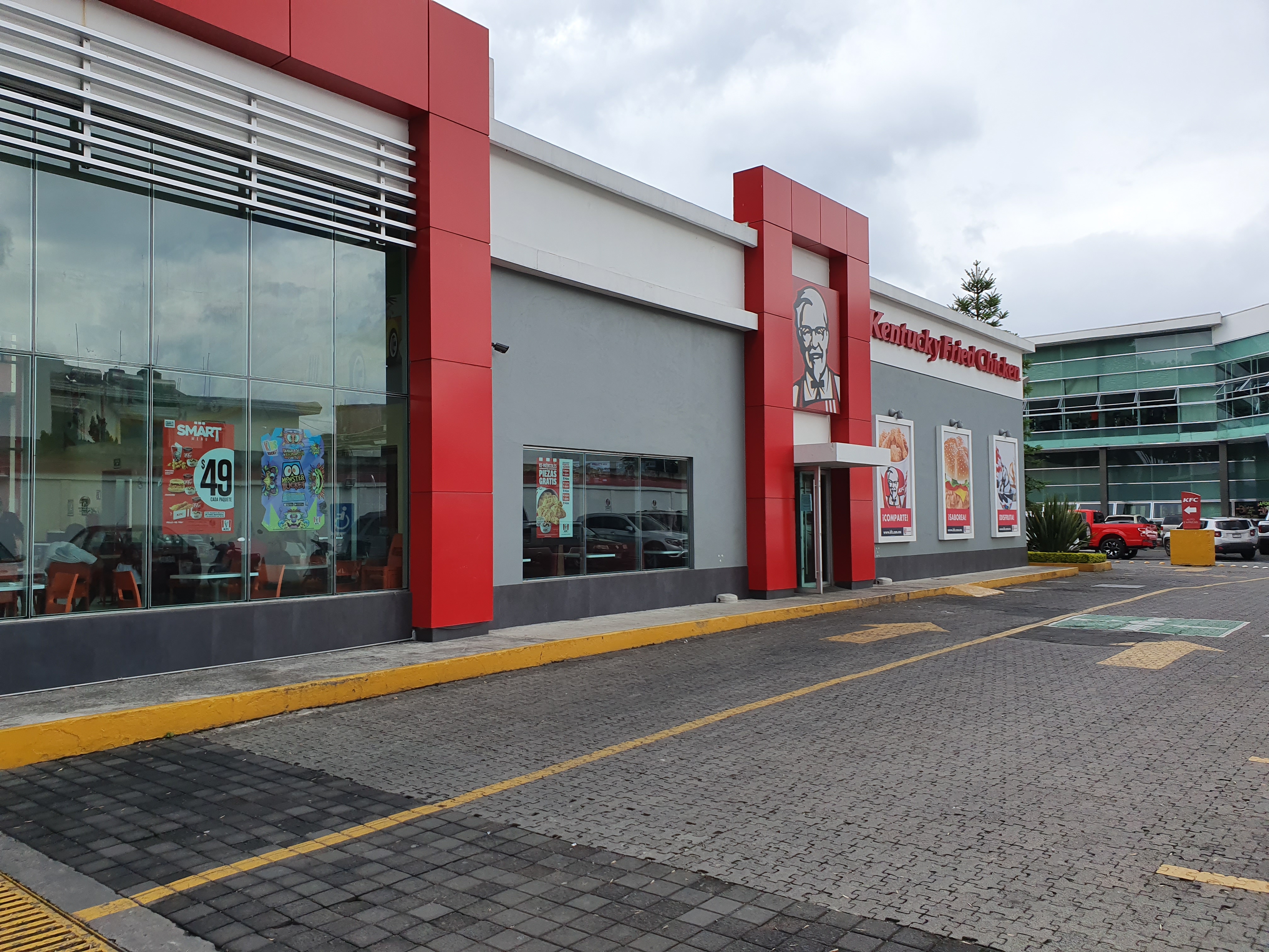 KFC Uruapan image 1