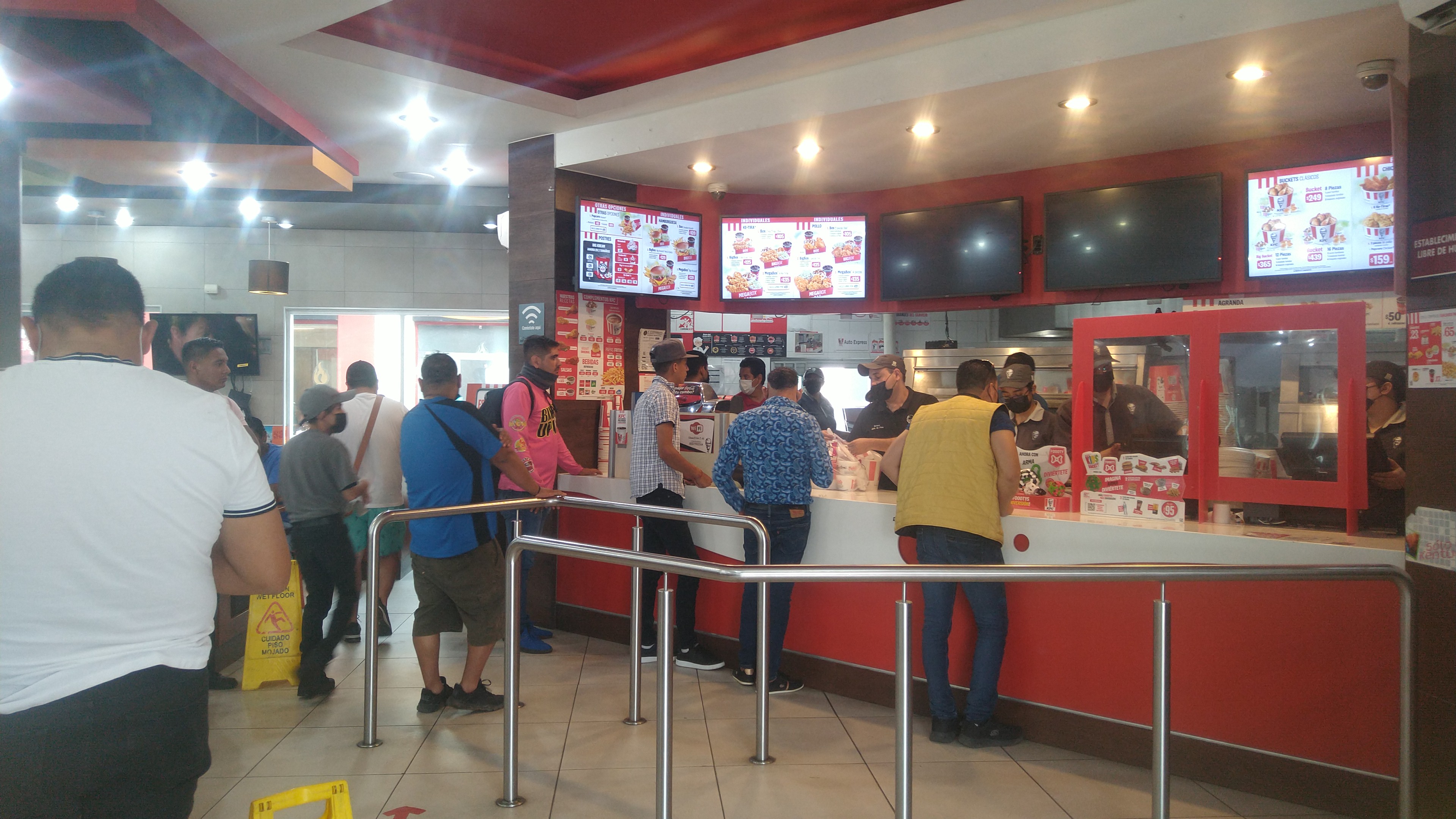 KFC Uruapan image 3
