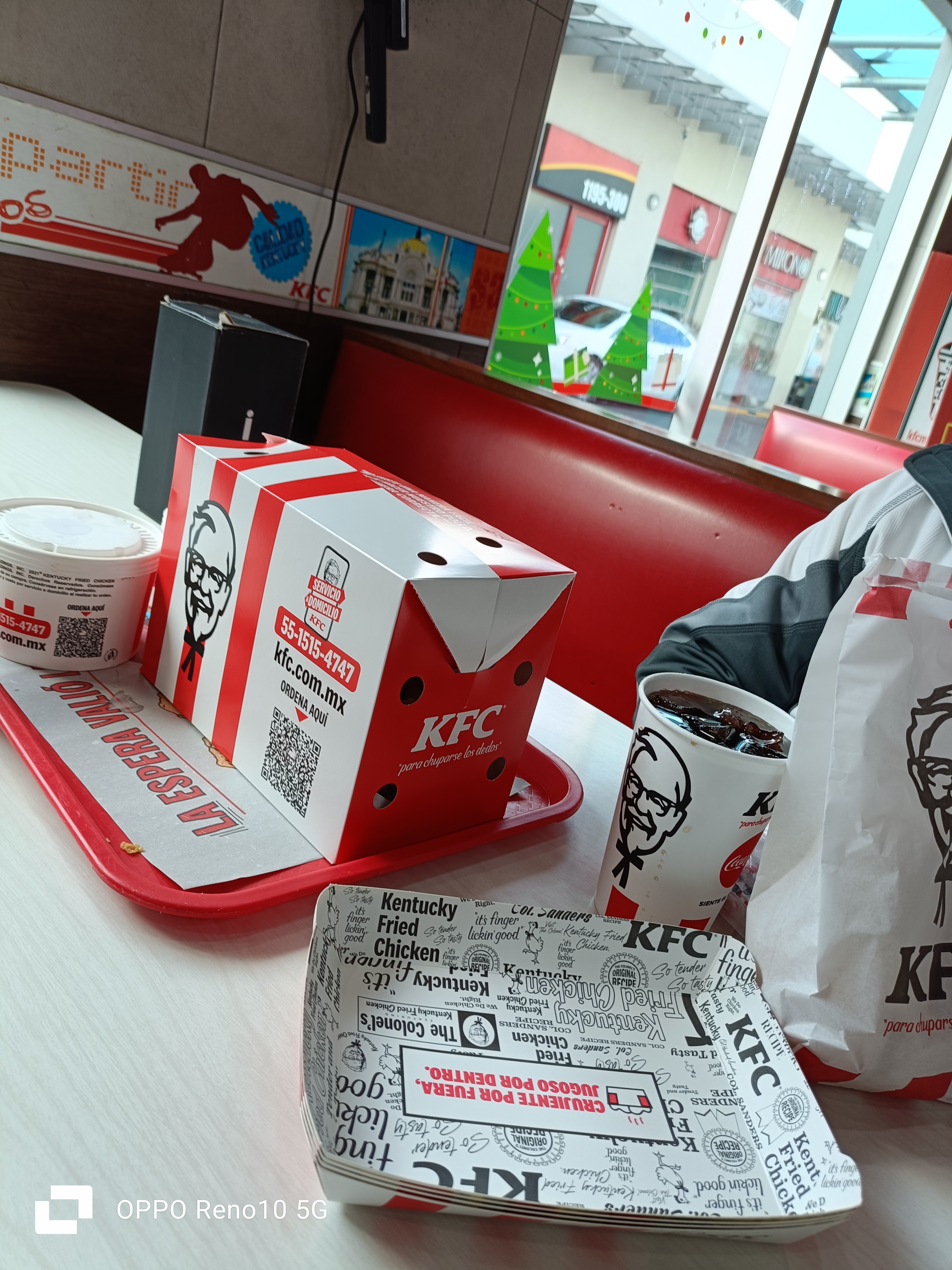 KFC Uruapan image 10