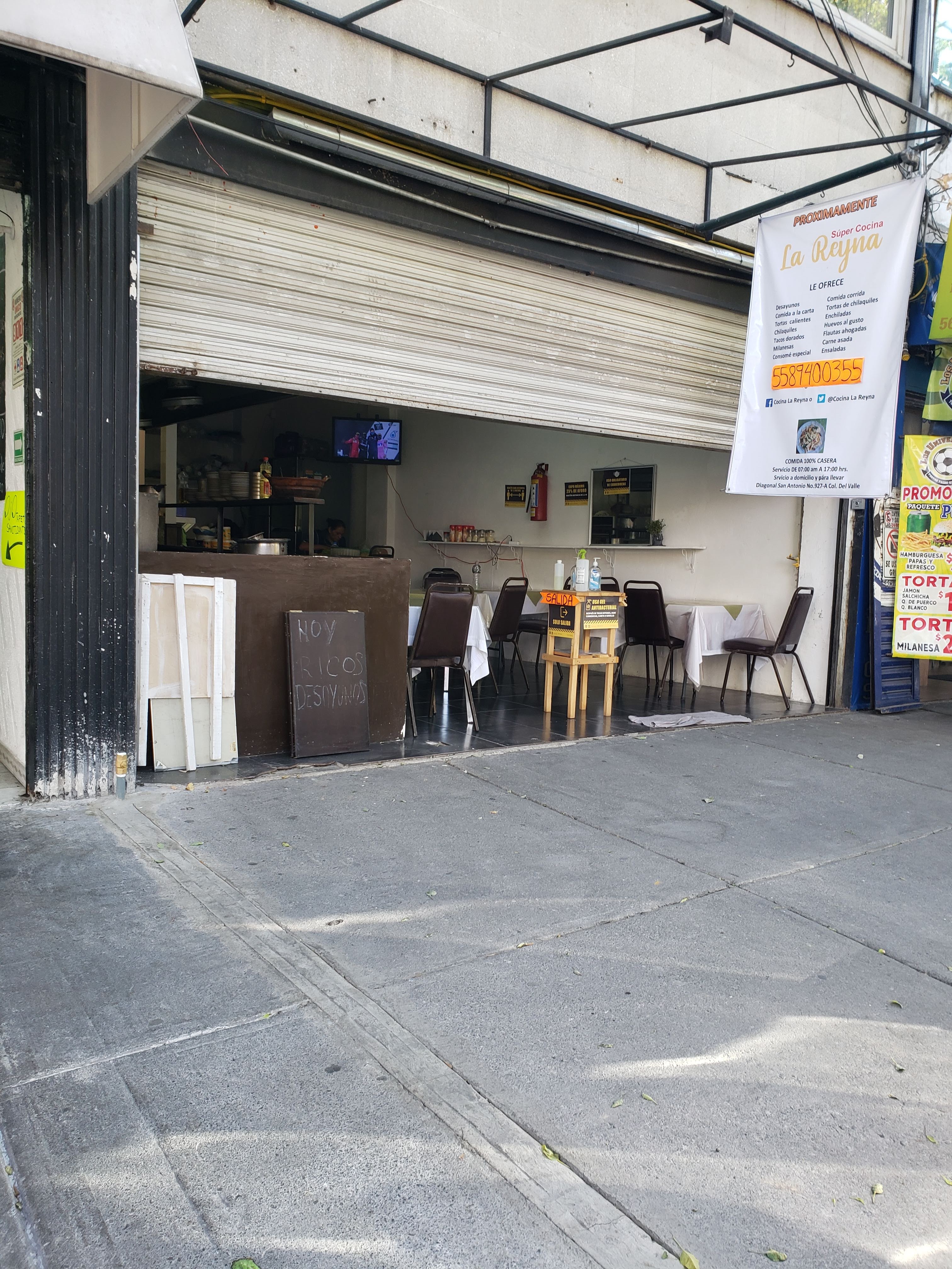 Family Restaurant - La Reina image 9