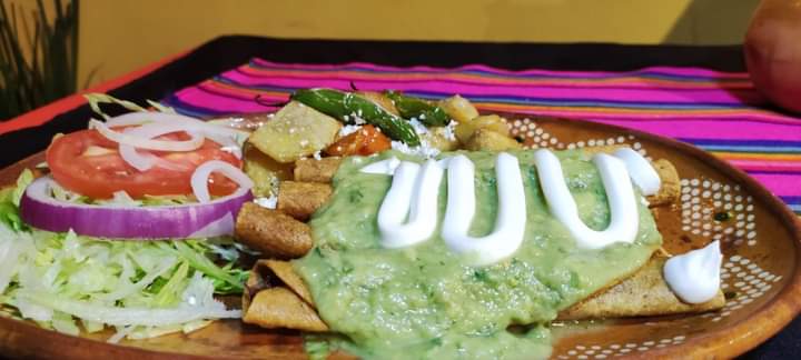 Los Candiles Antojitos image 6