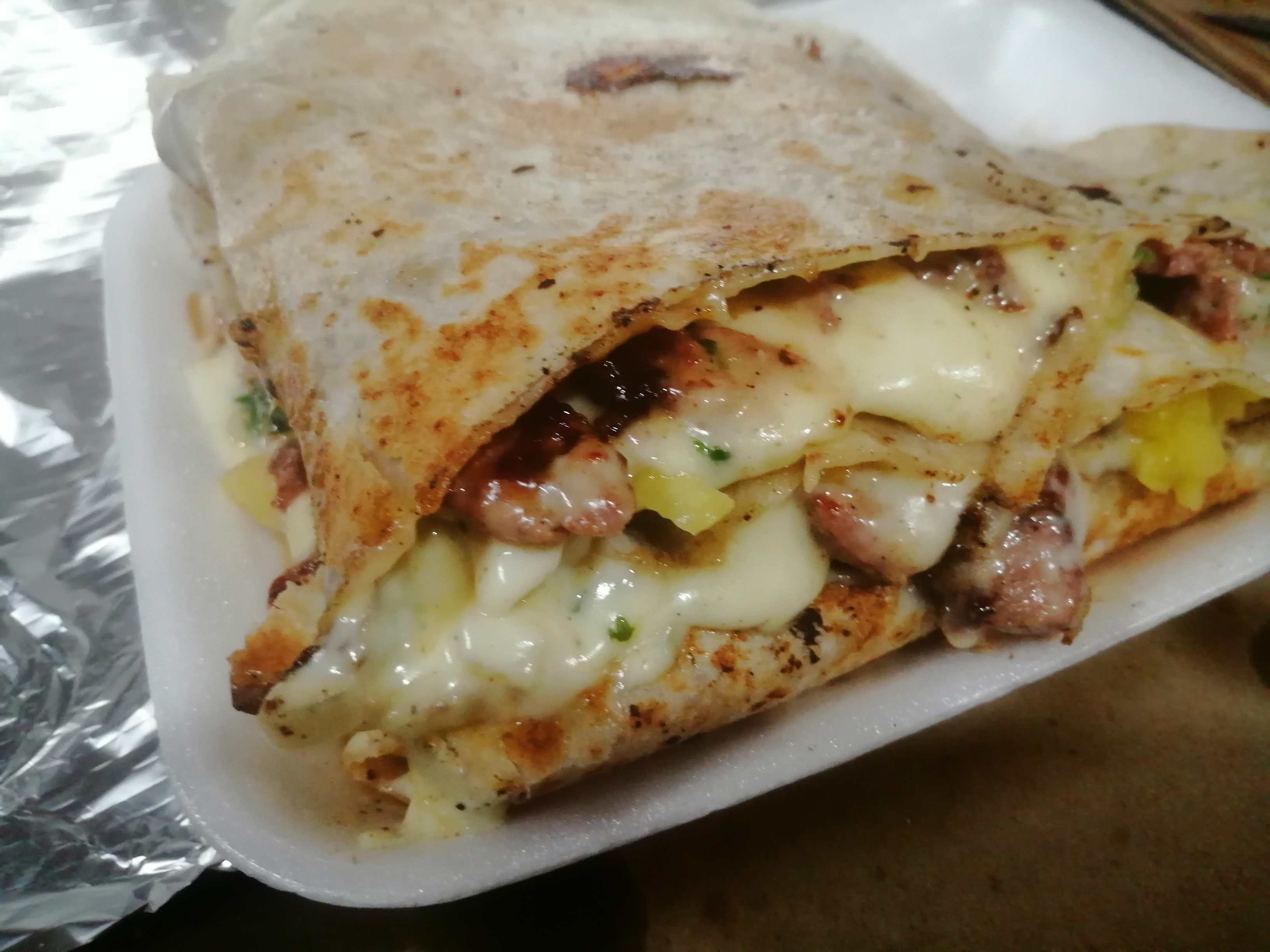 Checos Burguer snack and grill image 2