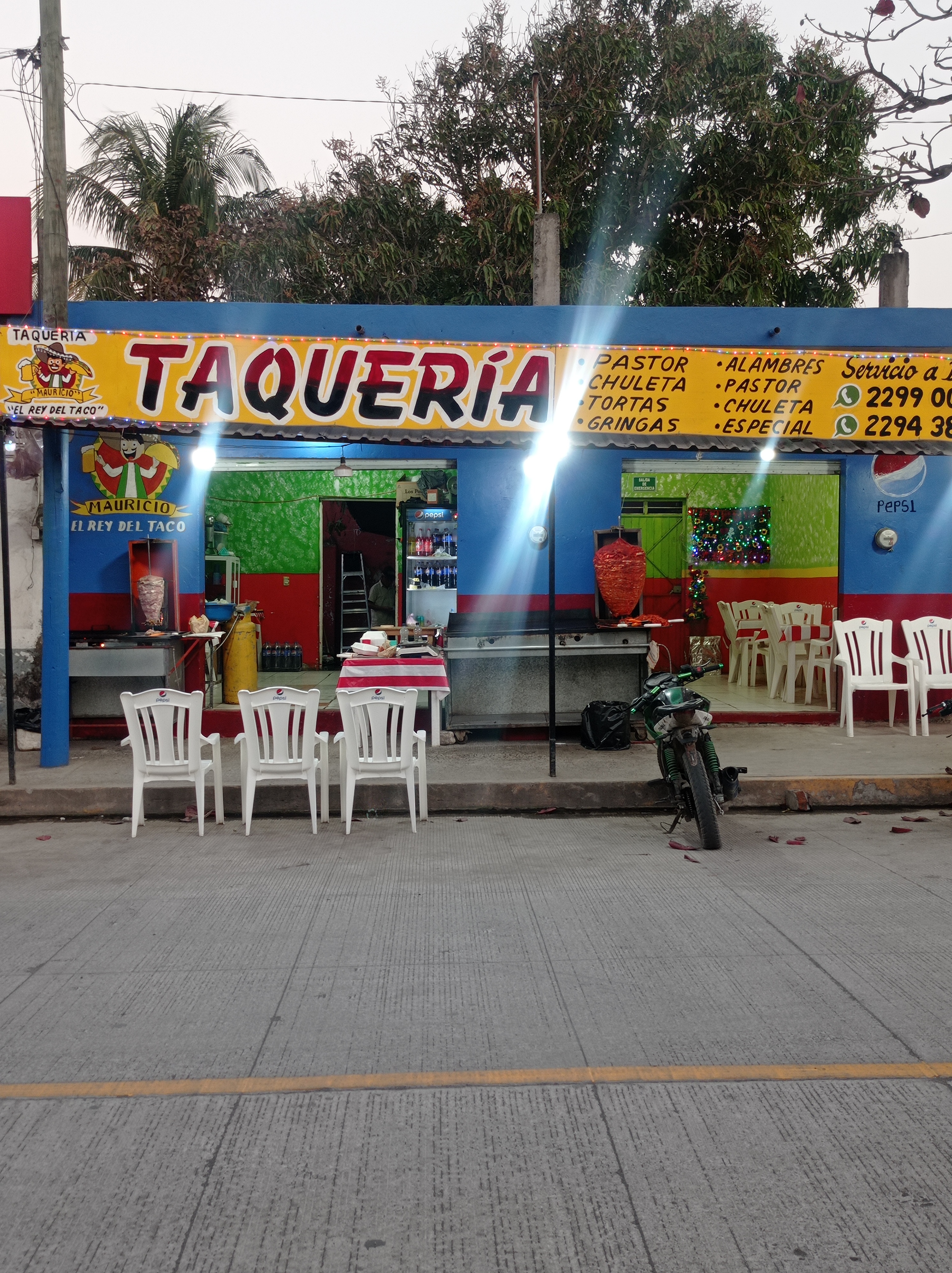 Taquería "Mauricio, el rey del taco" image 1