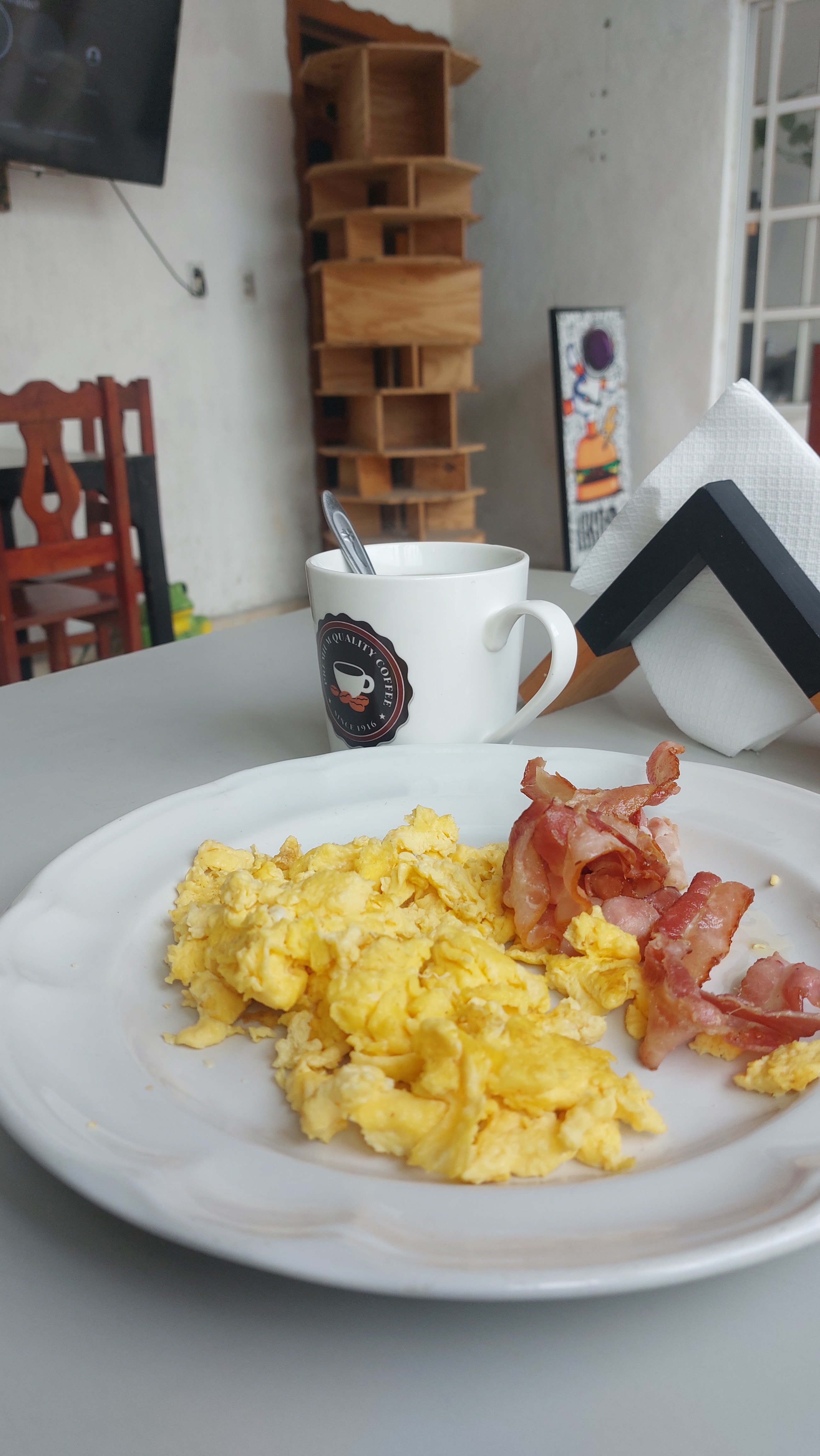 K I K O S N A C K S Alitas Hamburguesas Tortas Hotdogos Burritas Quesadillas Cuernos Pambazos etc. KIKOS image 2