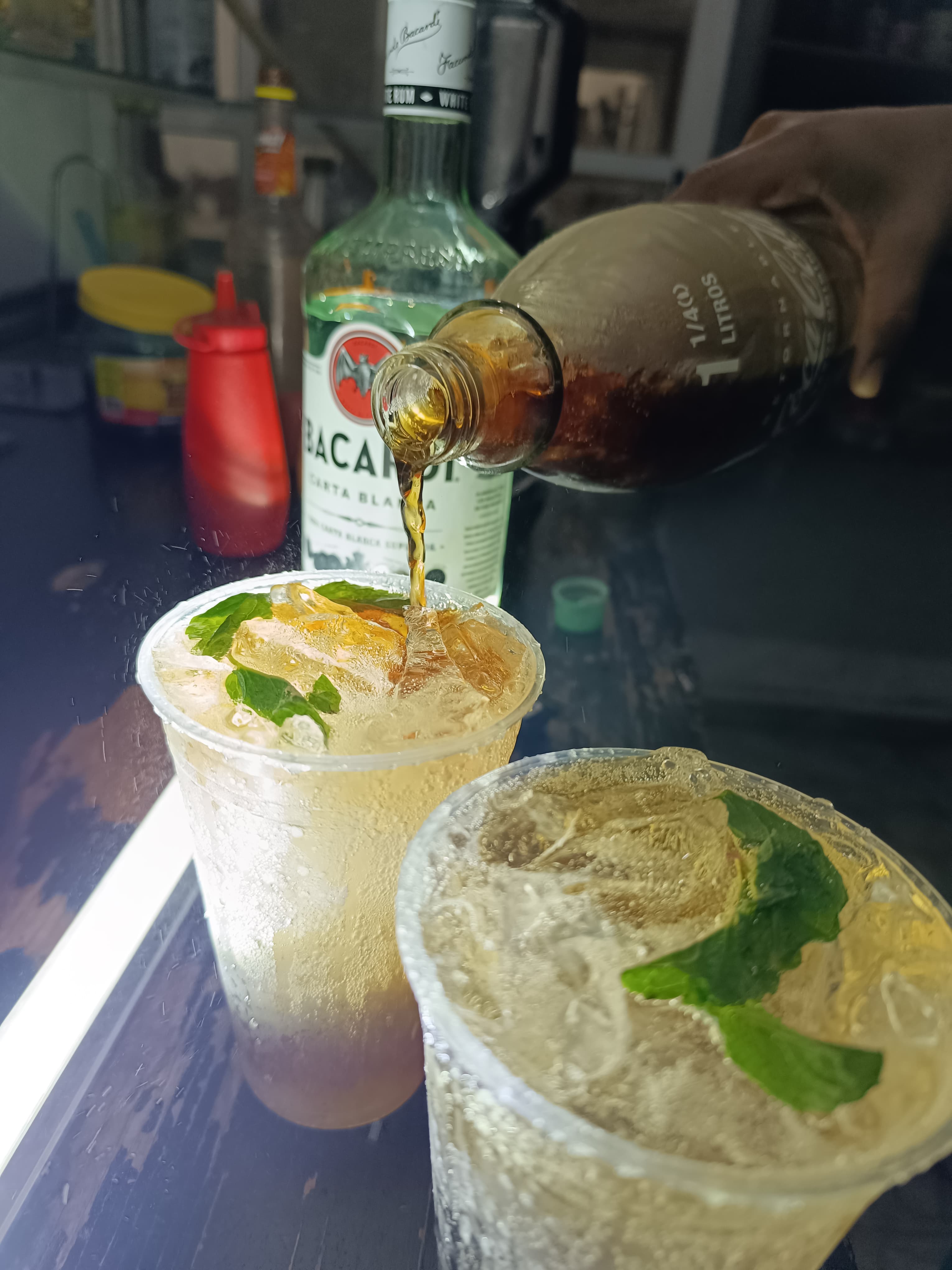 K I K O S N A C K S Alitas Hamburguesas Tortas Hotdogos Burritas Quesadillas Cuernos Pambazos etc. KIKOS image 4