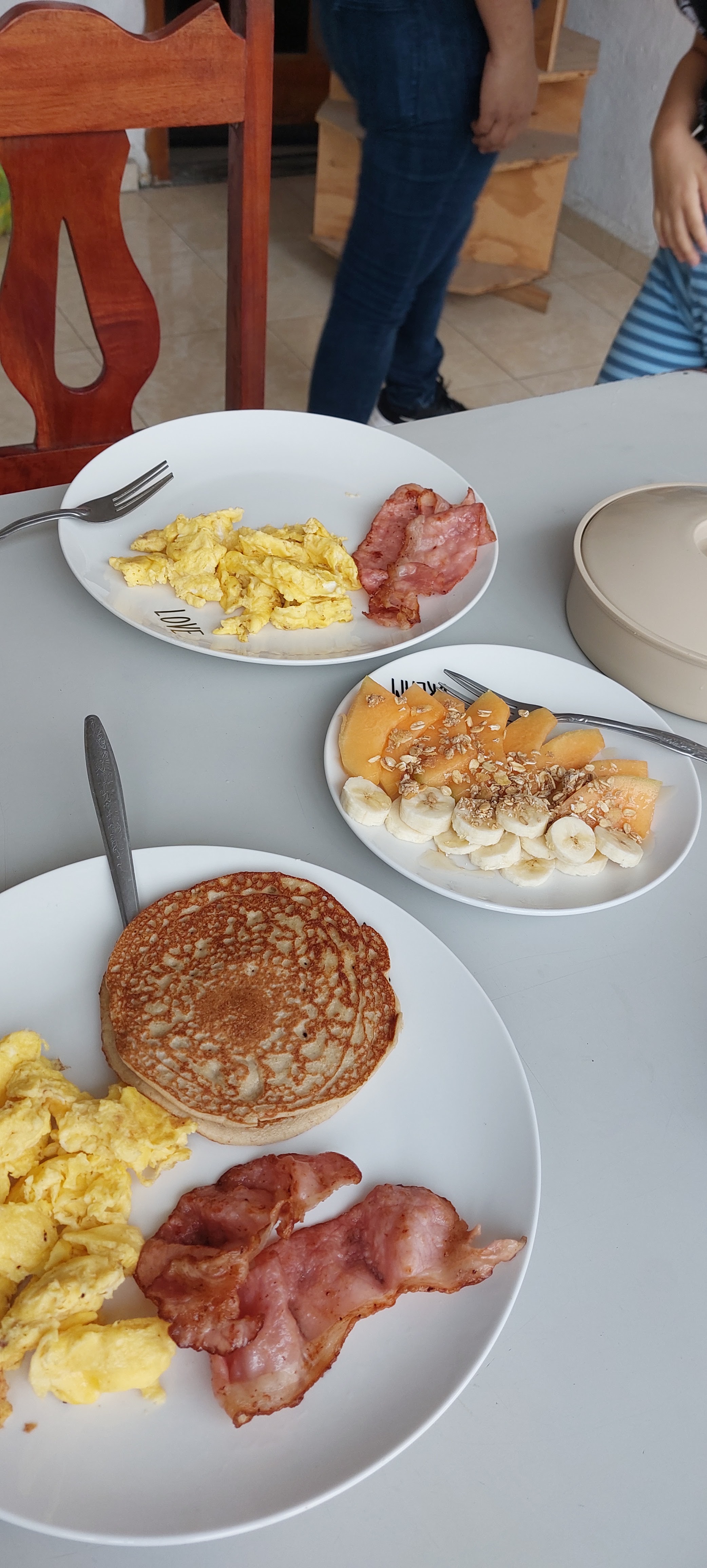 K I K O S N A C K S Alitas Hamburguesas Tortas Hotdogos Burritas Quesadillas Cuernos Pambazos etc. KIKOS image 6