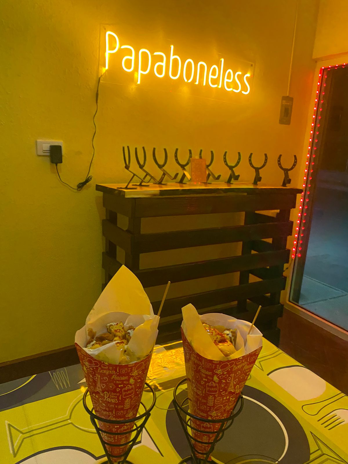Hot-dogs & Papaboneless image 7