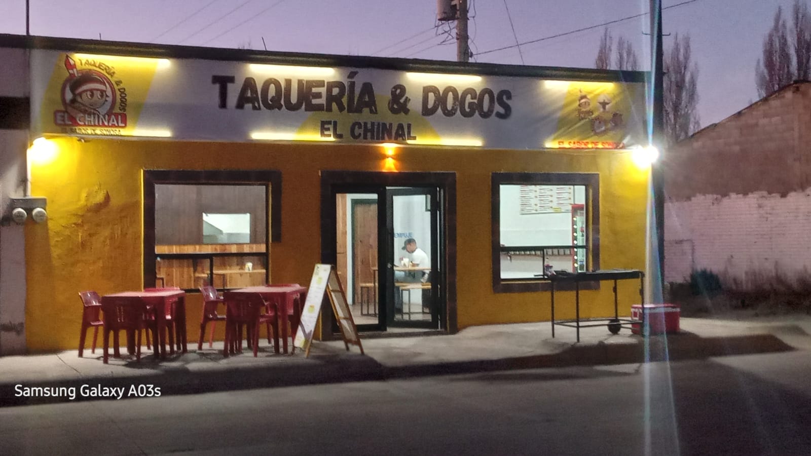 Taquería y Dogos El Chinal image 1