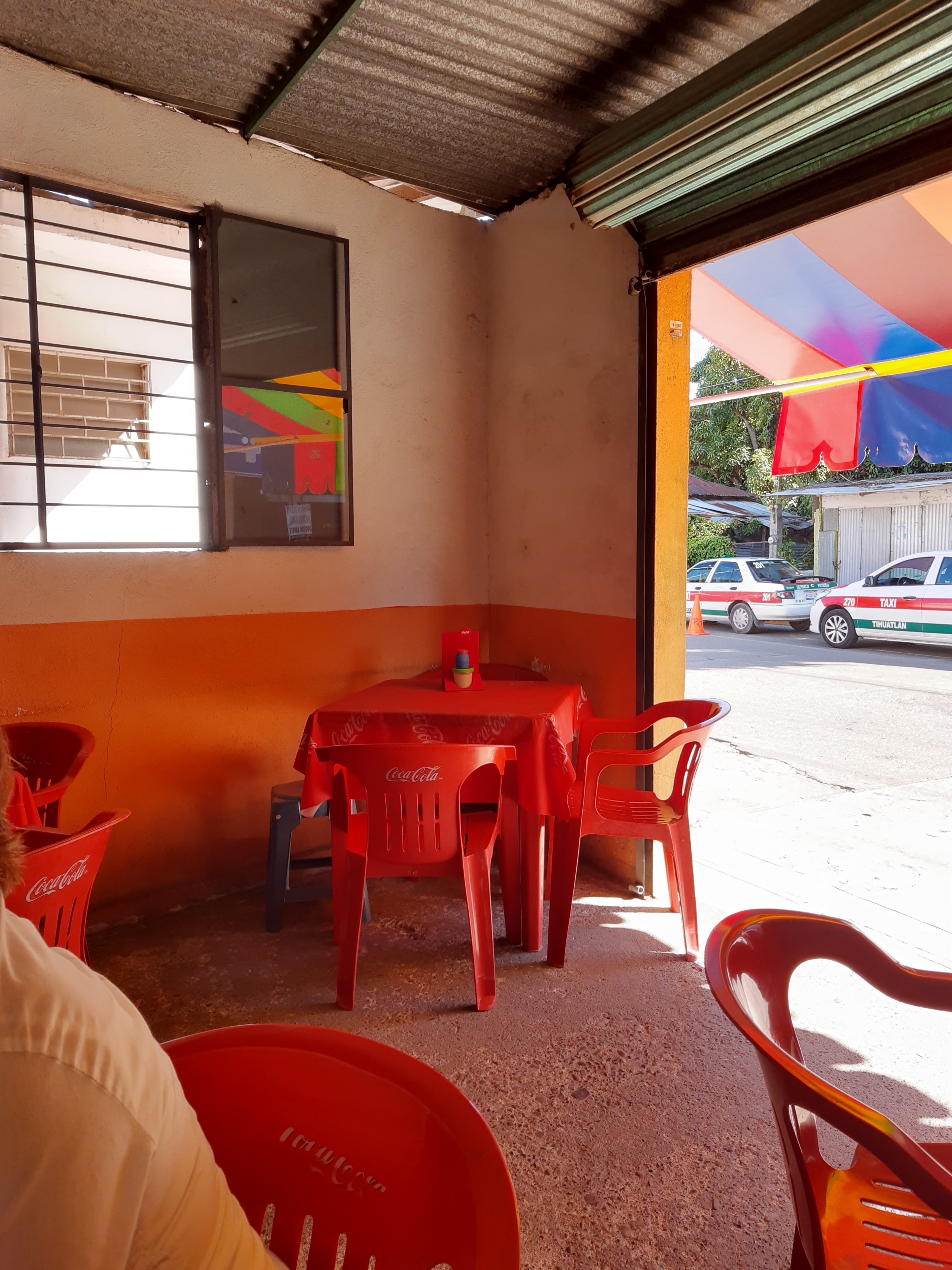 Comedor Roxxy image 8