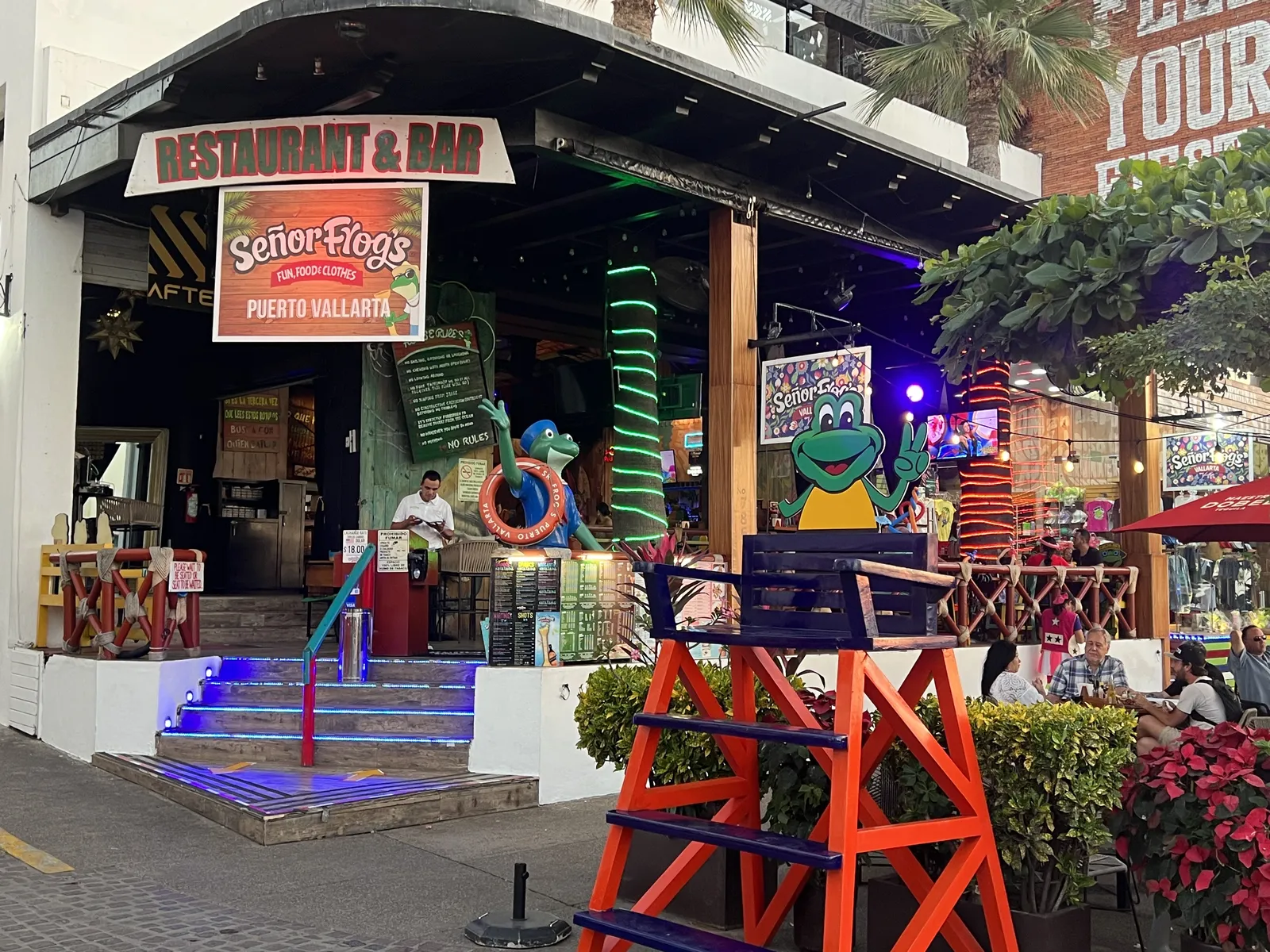 Señor Frog's image 1