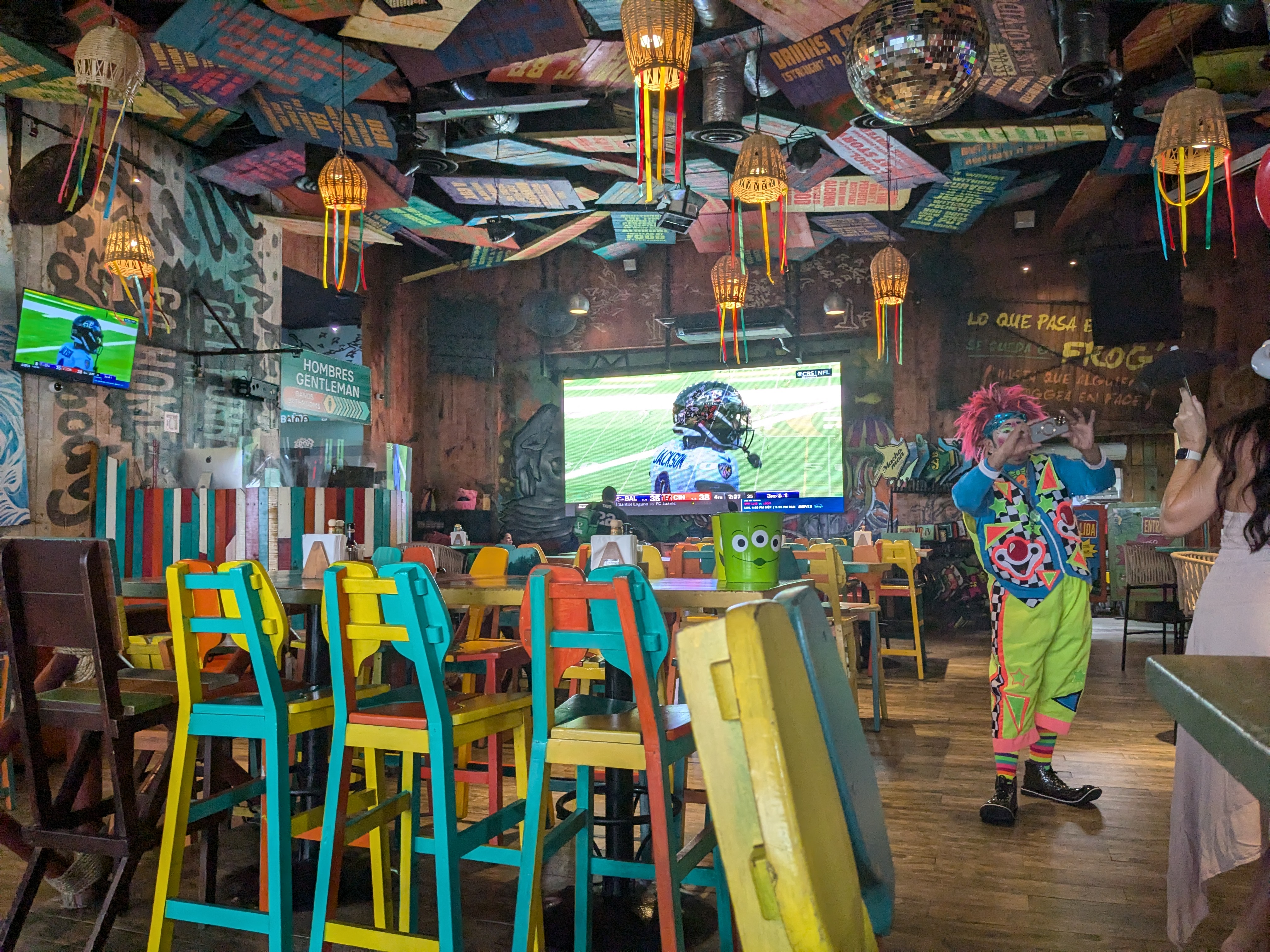 Señor Frog's image 3