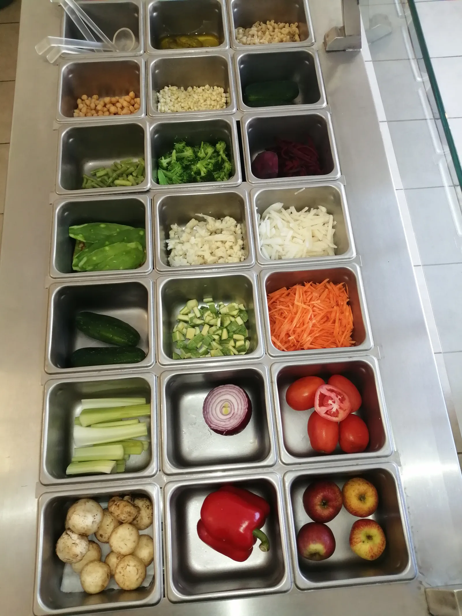 Come Bien "barra de ensalada" image 2