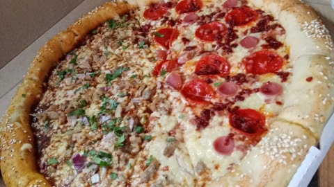 Carlo's Pizza image 1