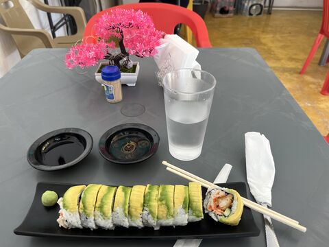 JR' SUSHI image 2
