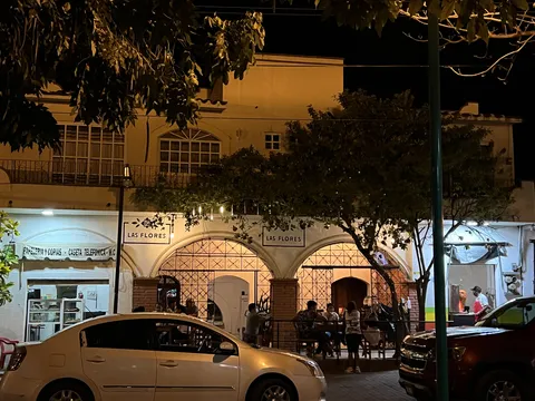 Las Flores image 6