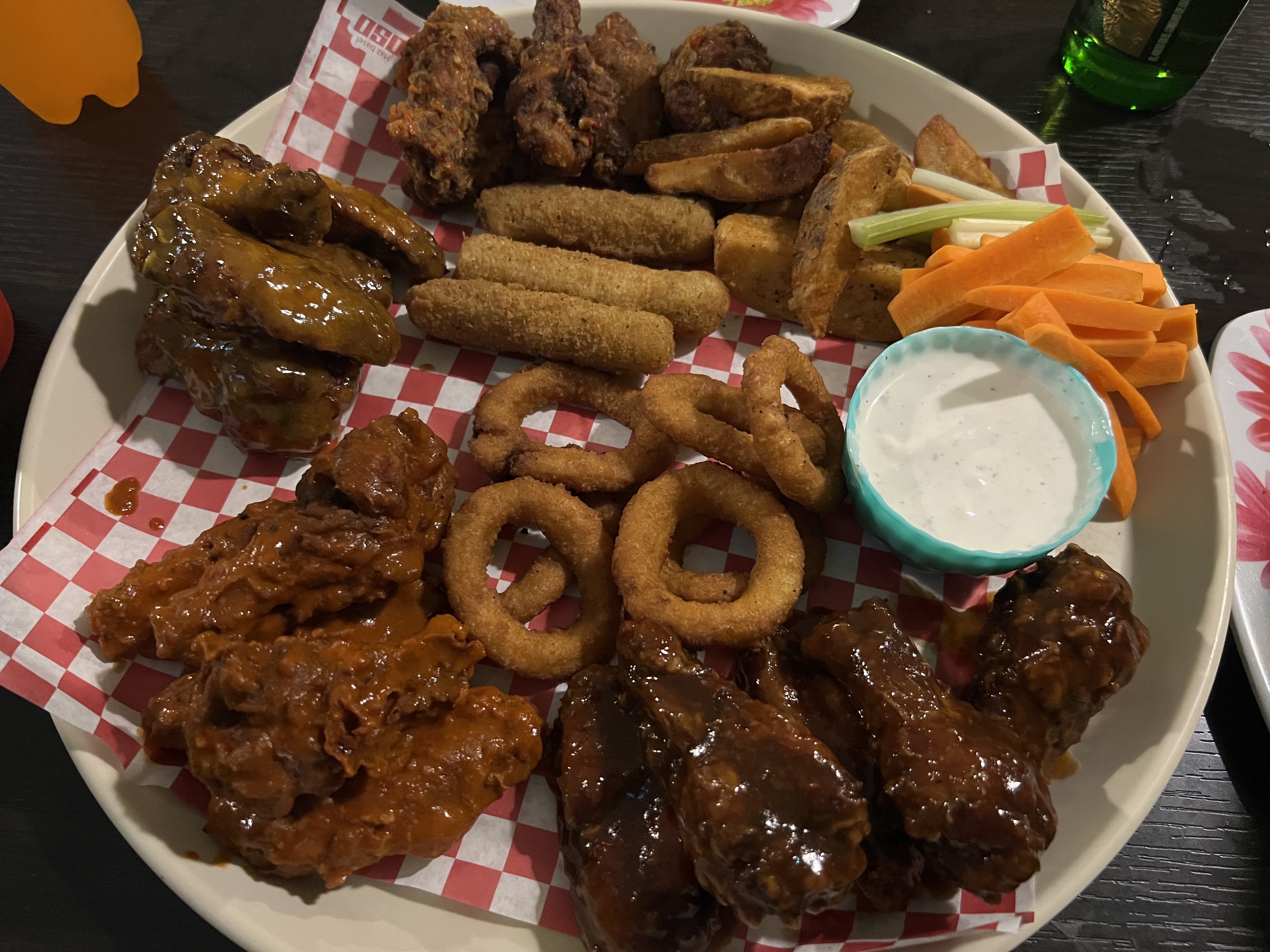 WINGS & BEER, Alitas, Burguers image 1