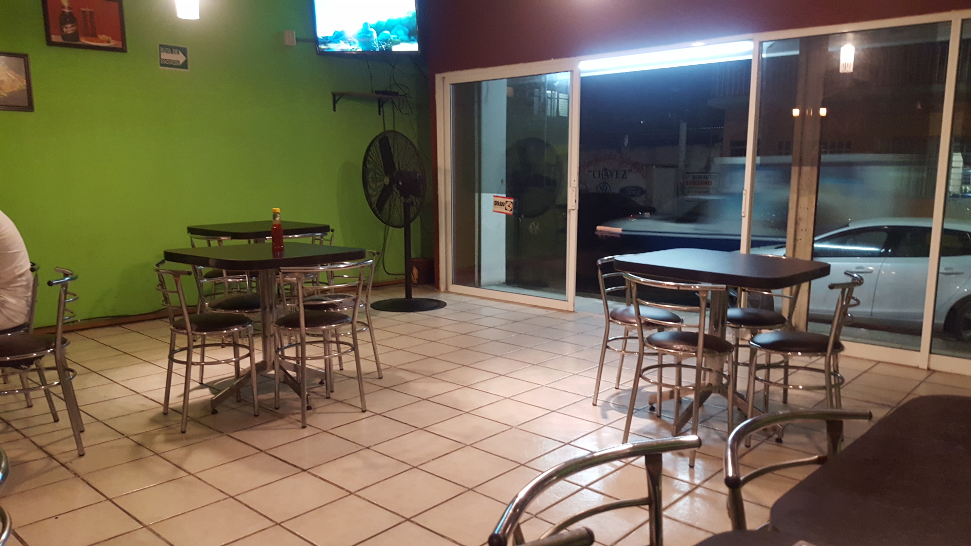 WINGS & BEER, Alitas, Burguers image 2