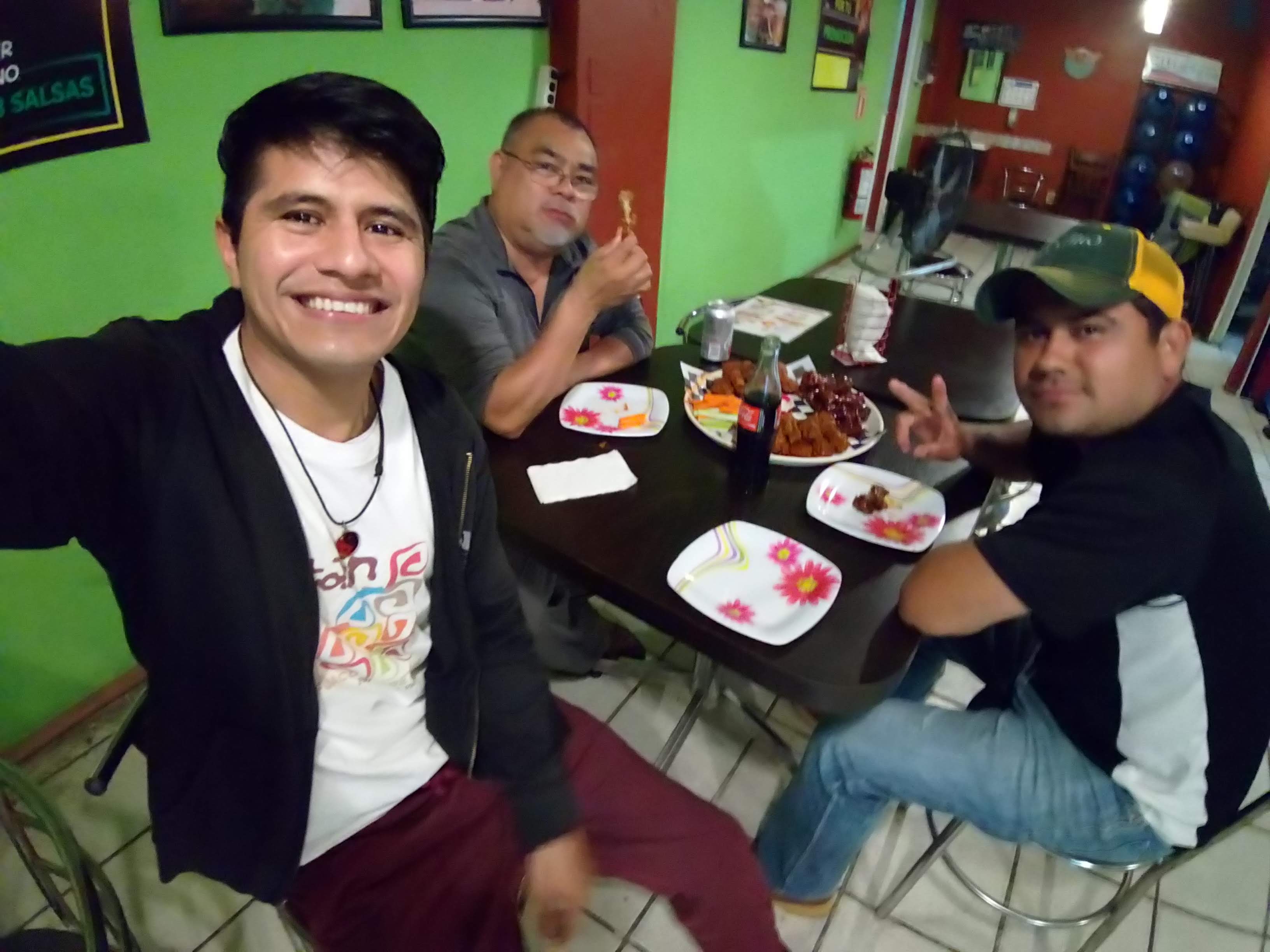 WINGS & BEER, Alitas, Burguers image 6