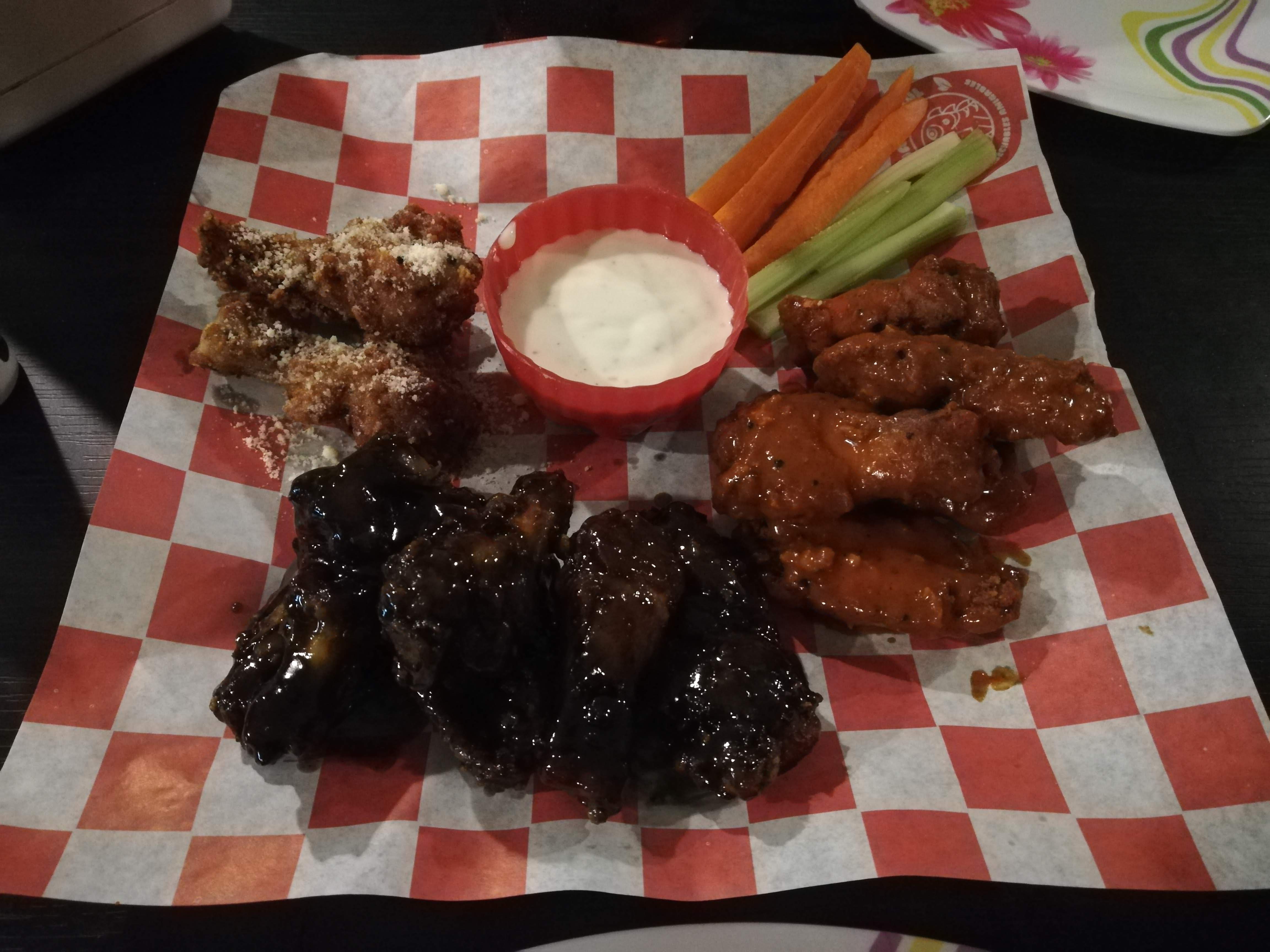WINGS & BEER, Alitas, Burguers image 10