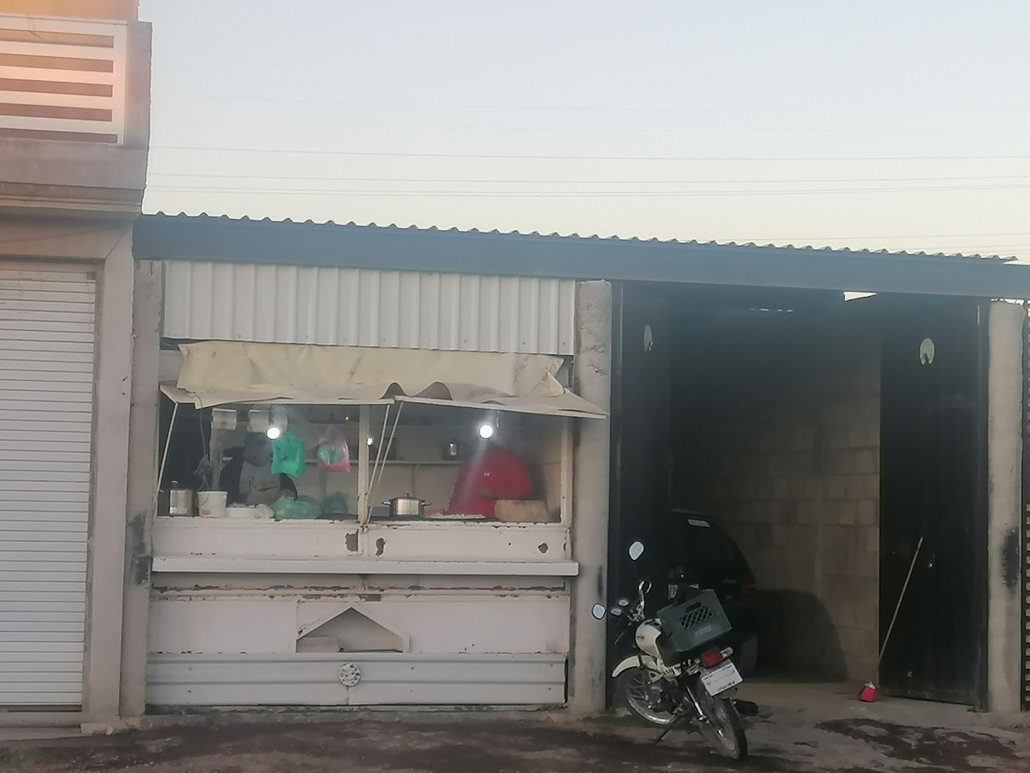 Taqueria los tres barbones image 4