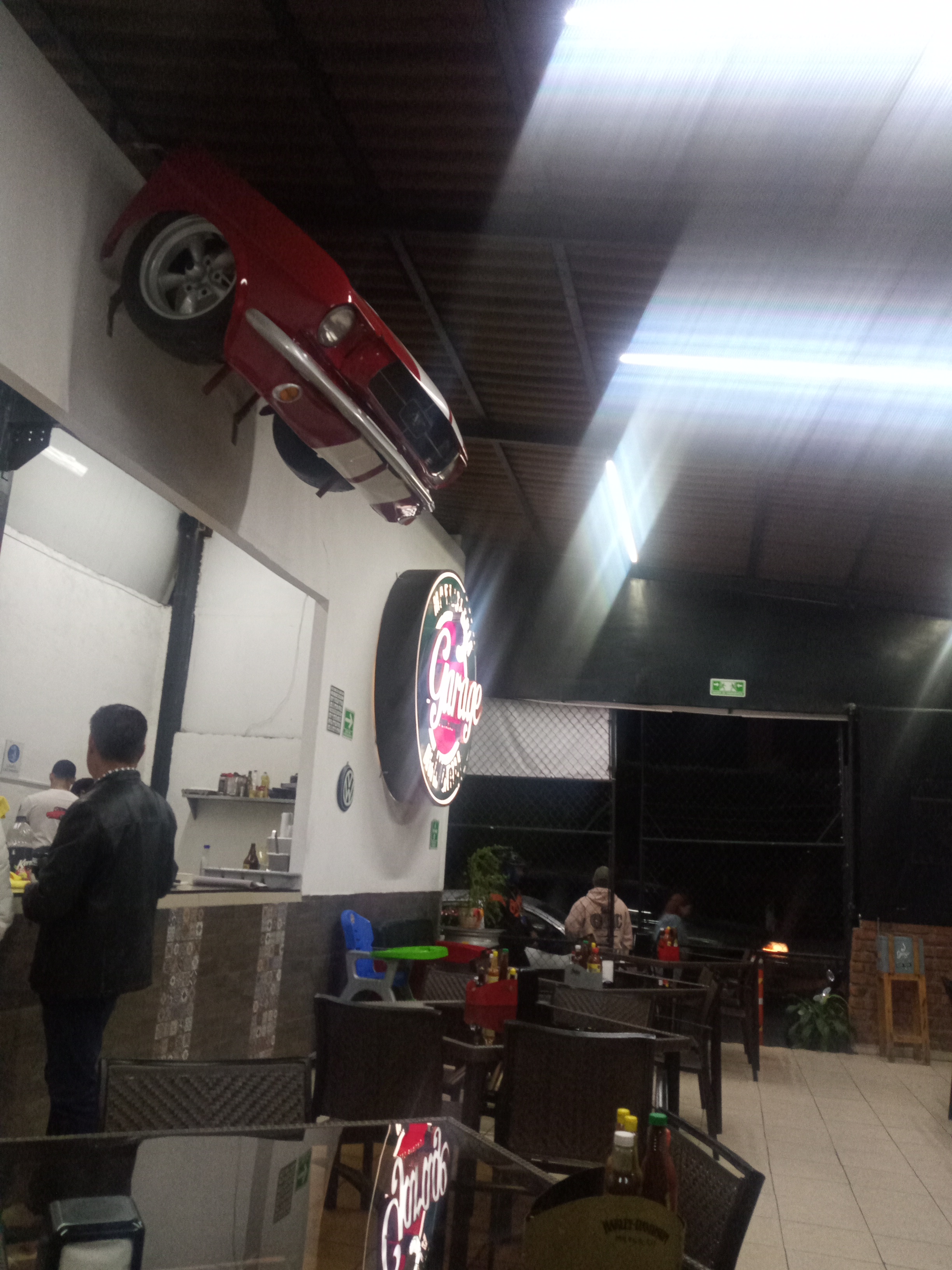 Marisquería Garage image 8