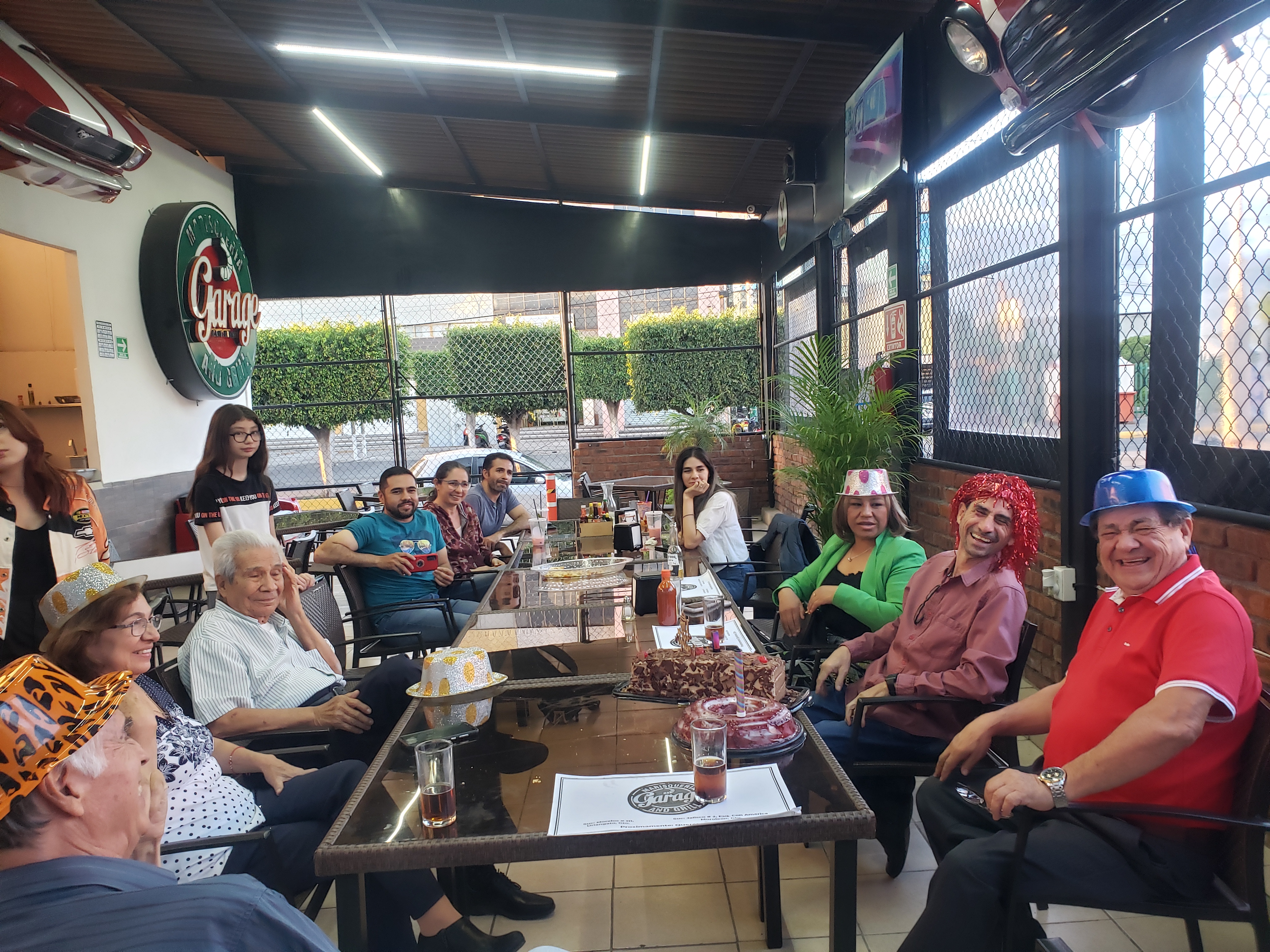 Marisquería Garage image 9