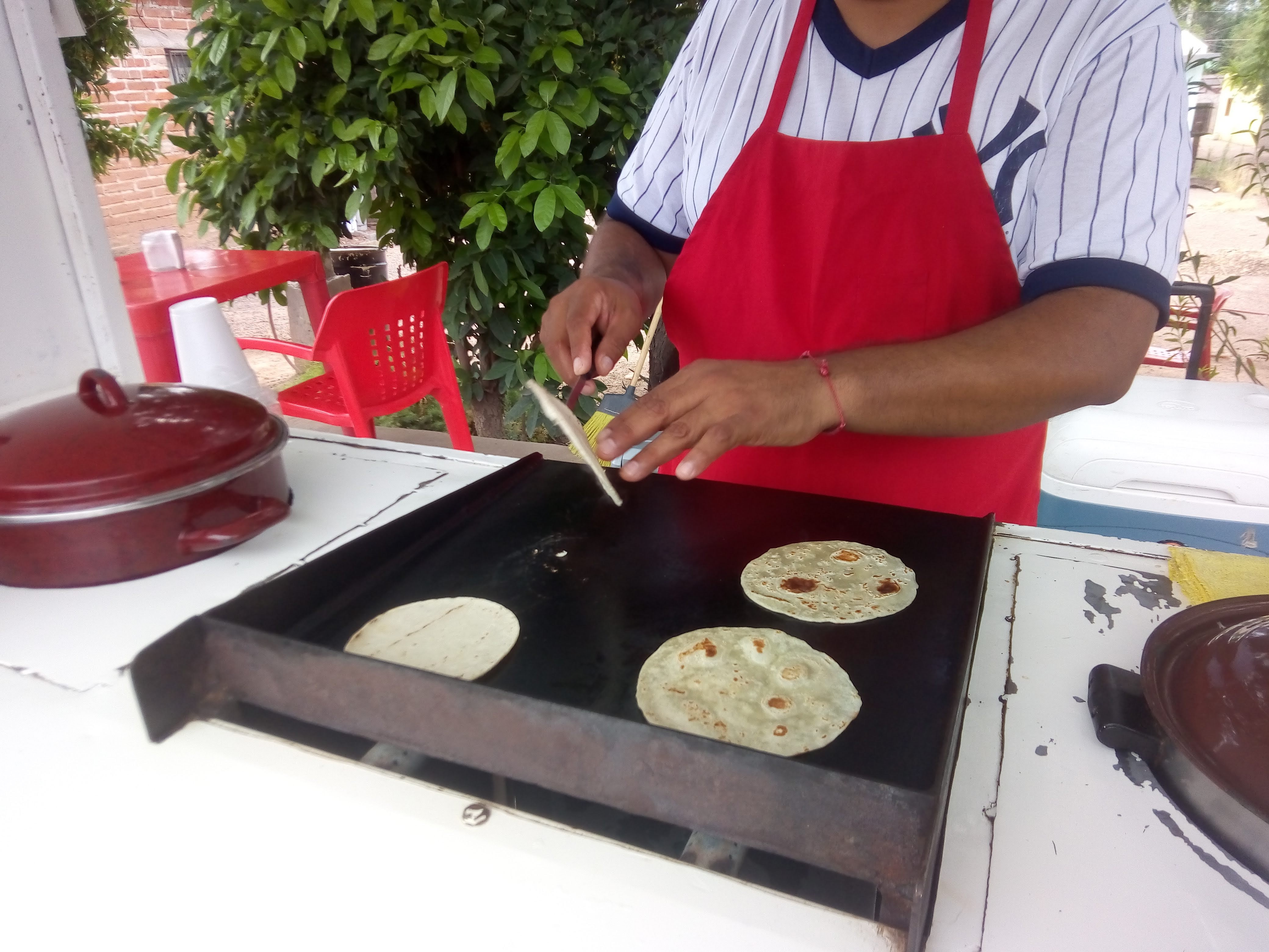 Tacos de Birria cabeza y quesabirrias y jugos image 2