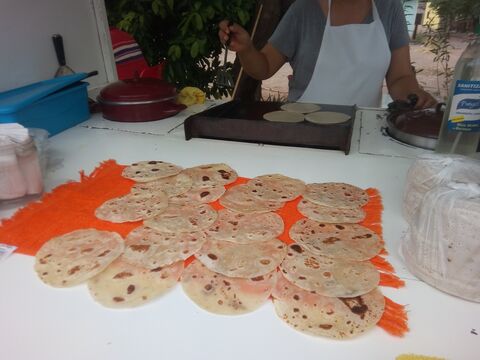 Tacos de Birria cabeza y quesabirrias y jugos image 5