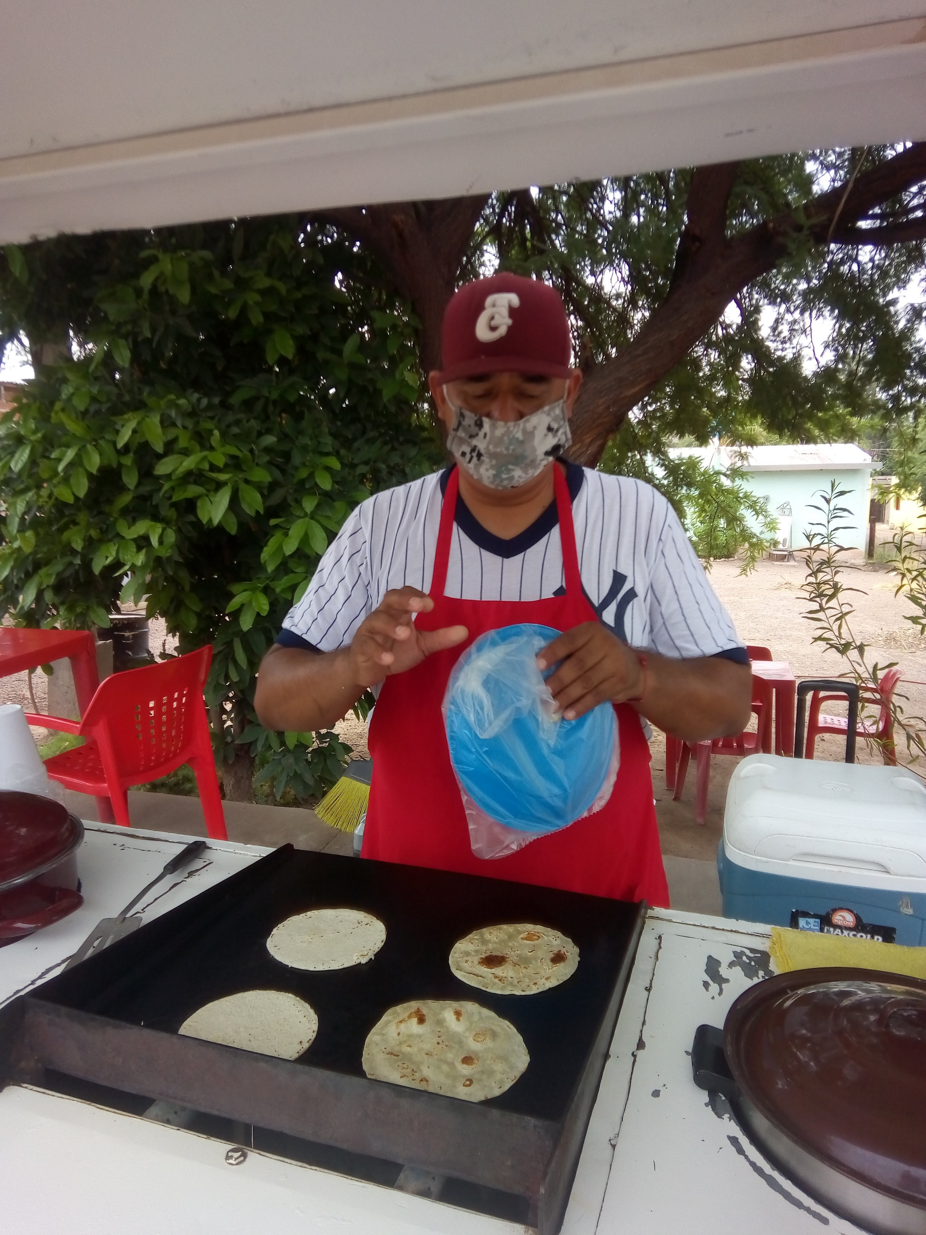 Tacos de Birria cabeza y quesabirrias y jugos image 9