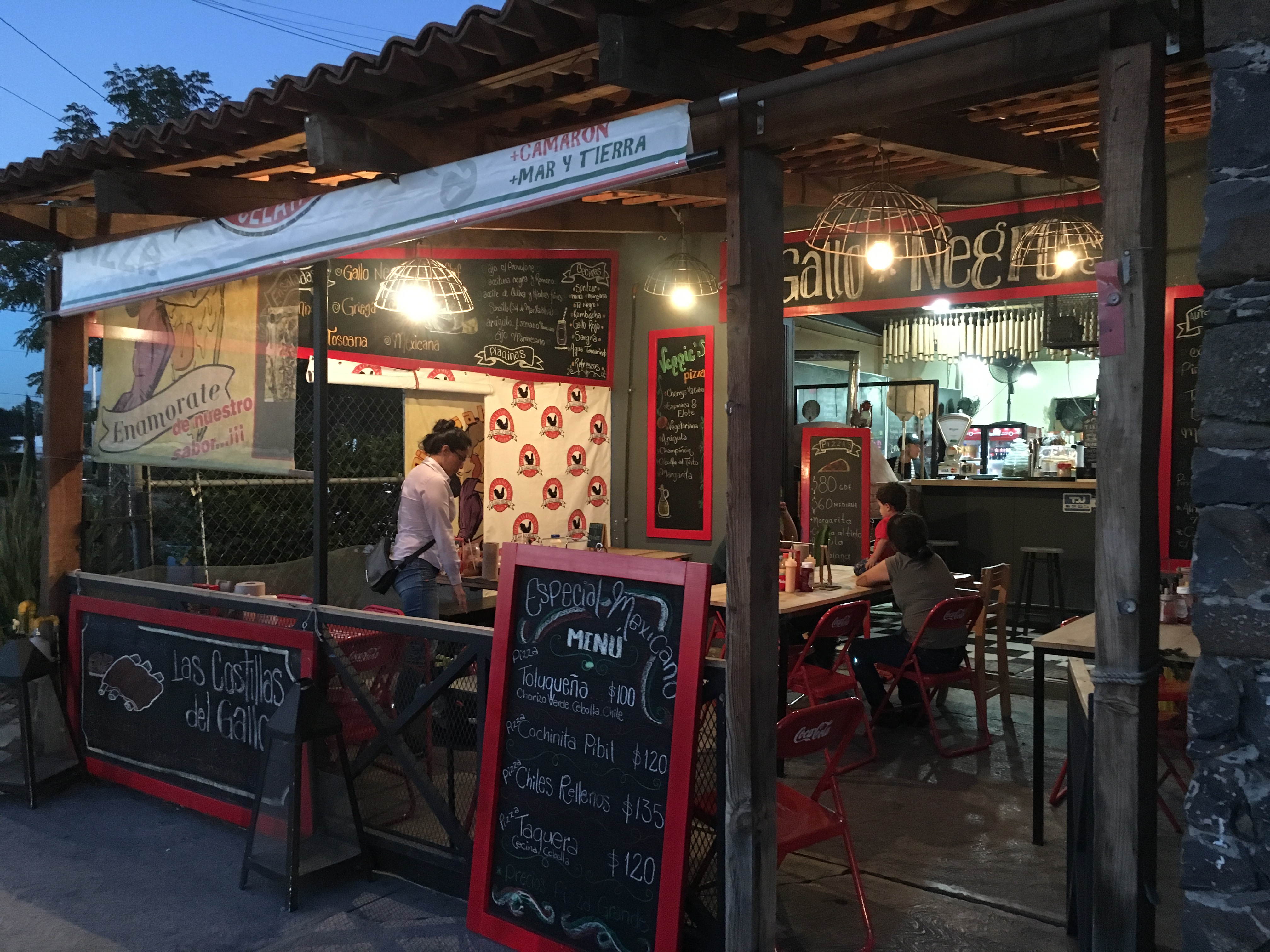 El Gallo Negro Pizzas & Wings image 3