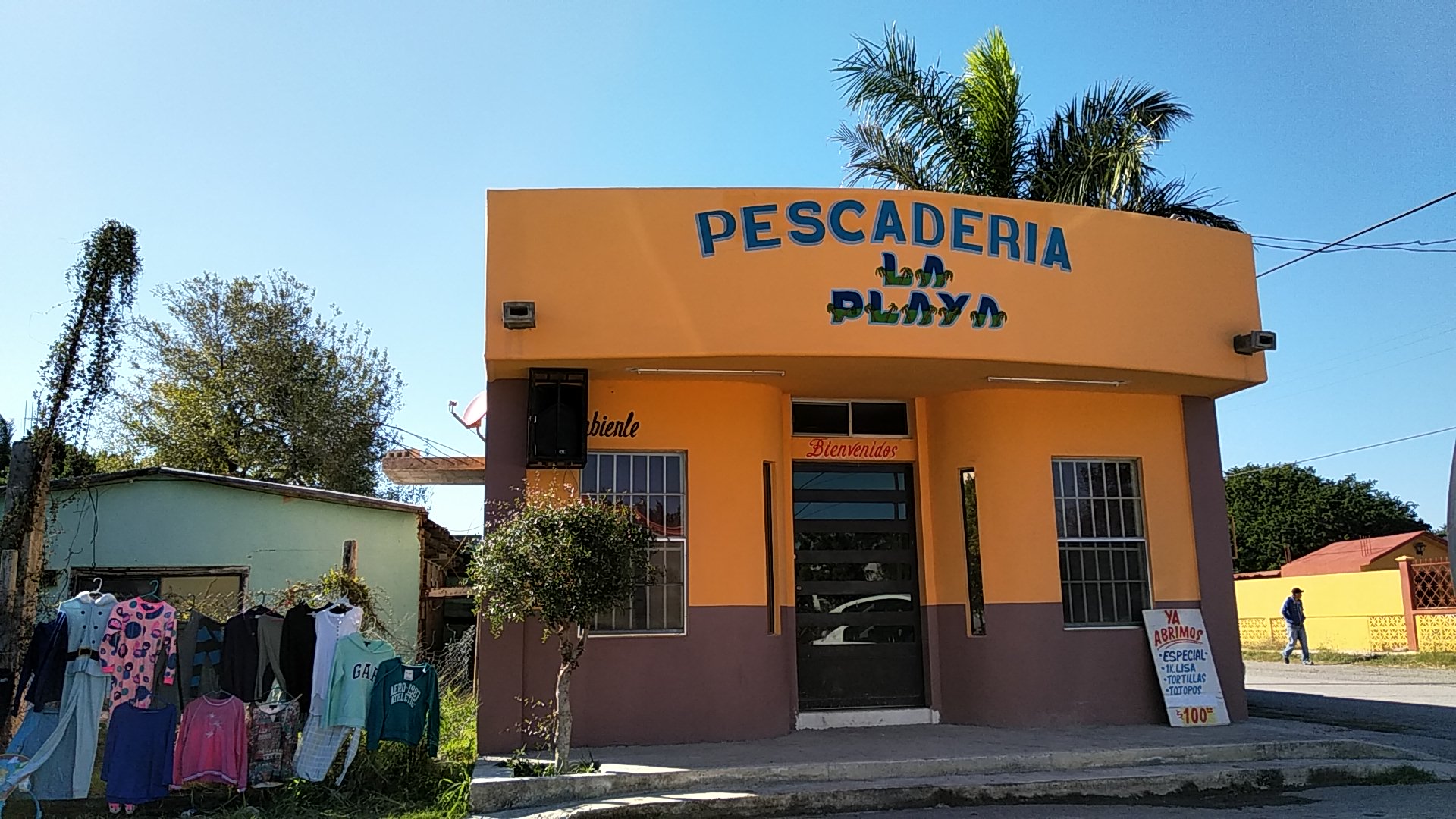 Pescadería la playa image 1