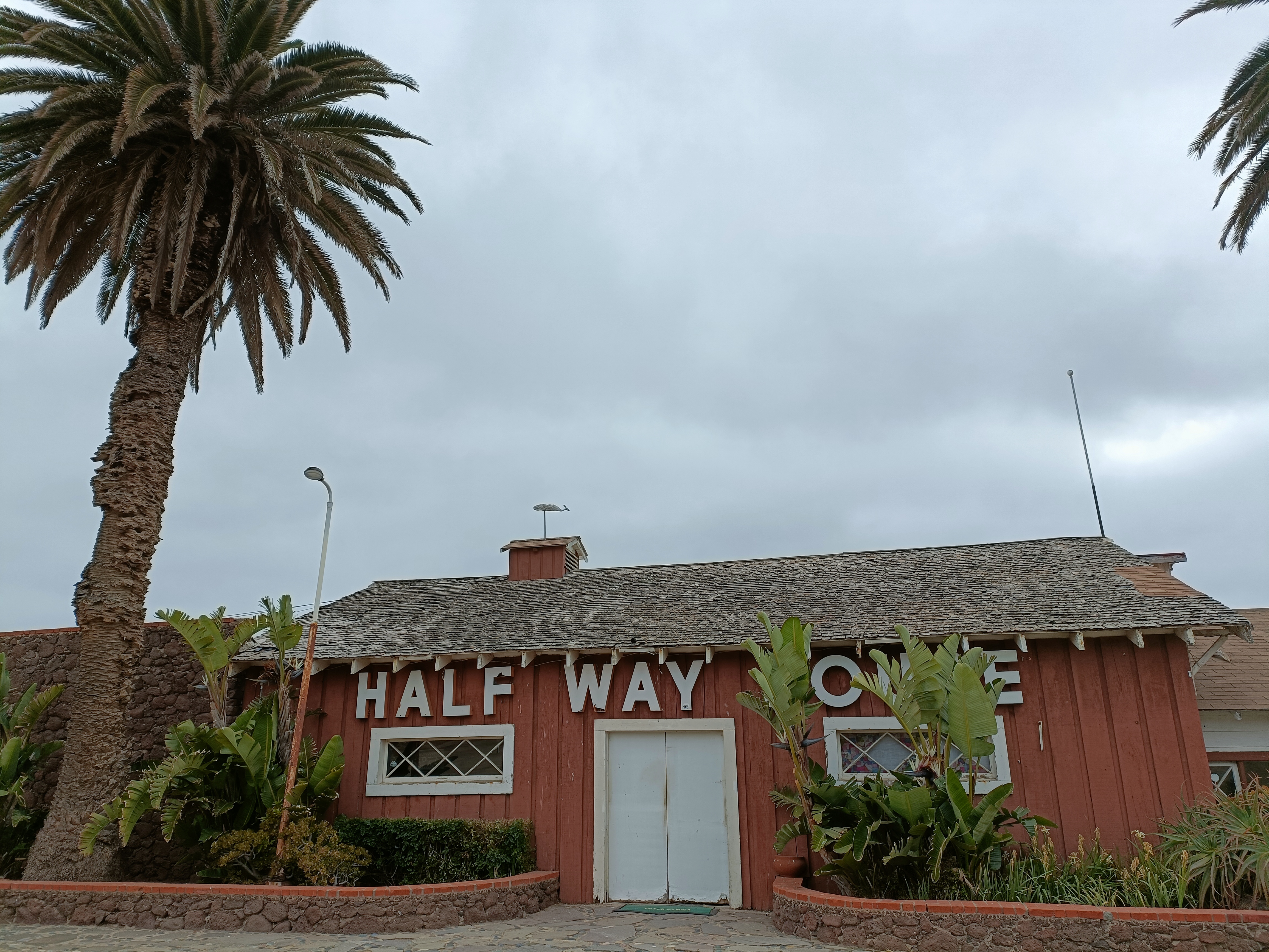 Half Way House / Medio Camino image 3