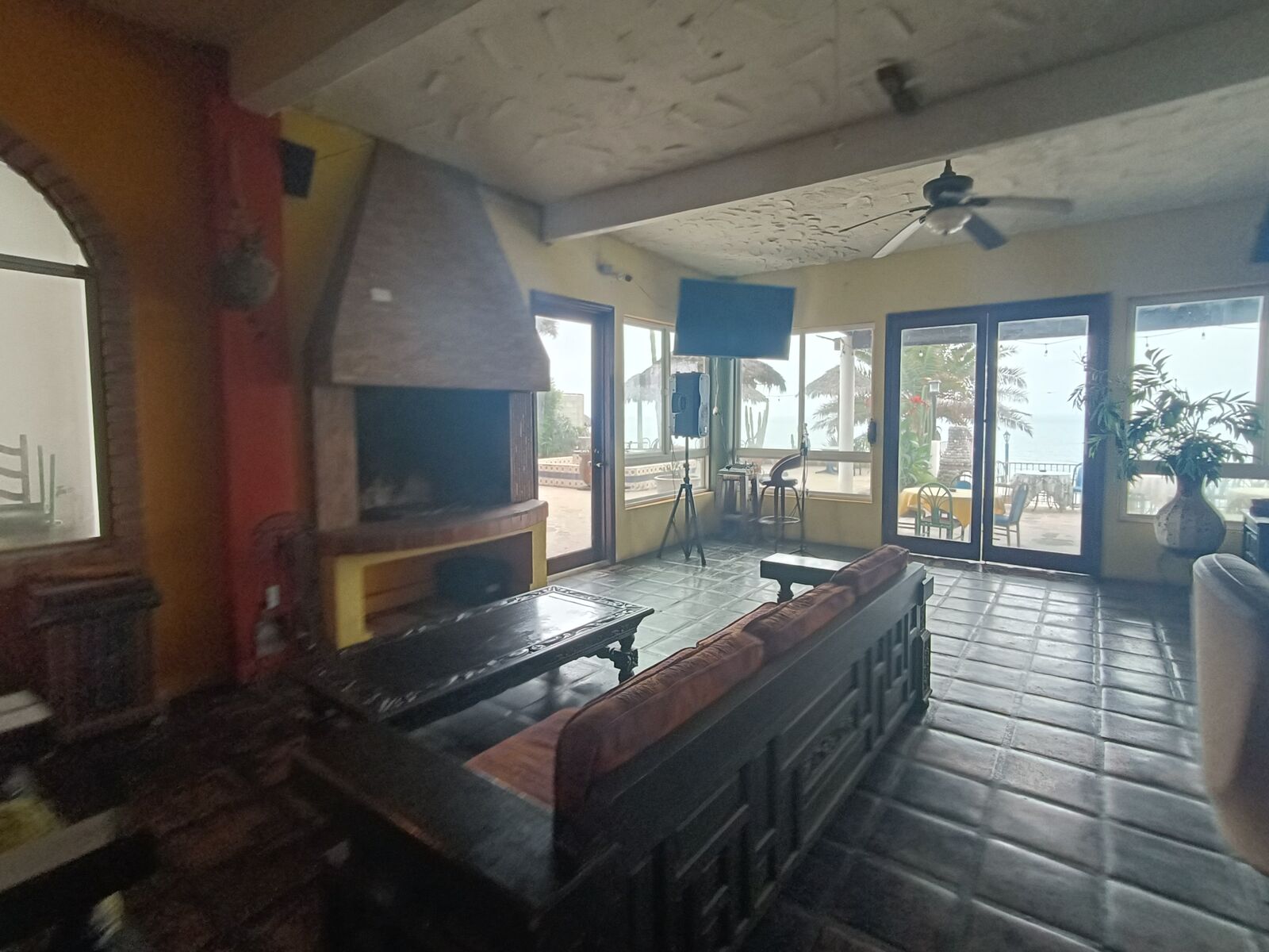 The Lounge image 10
