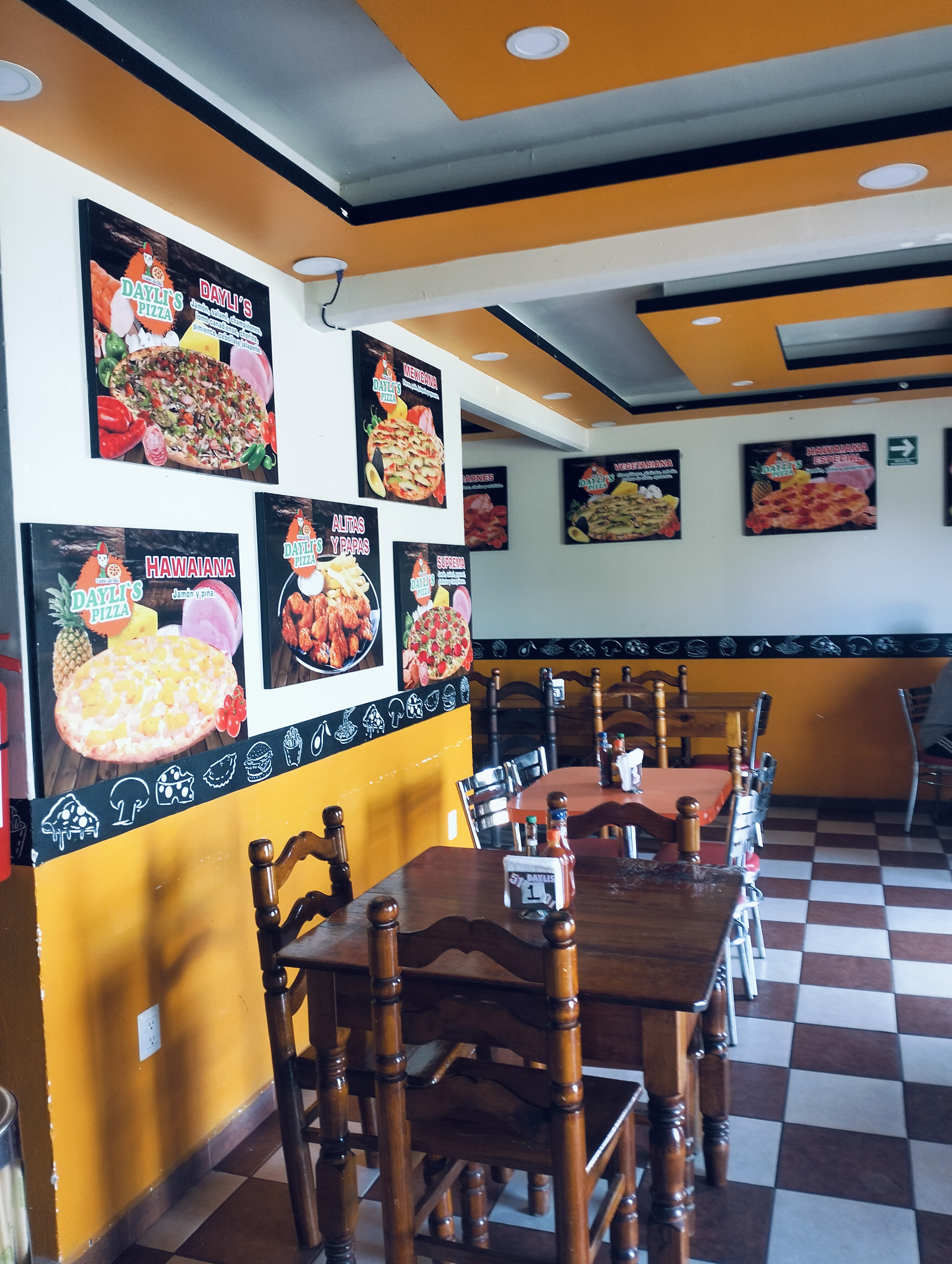 DAYLI'S PIZZA image 5