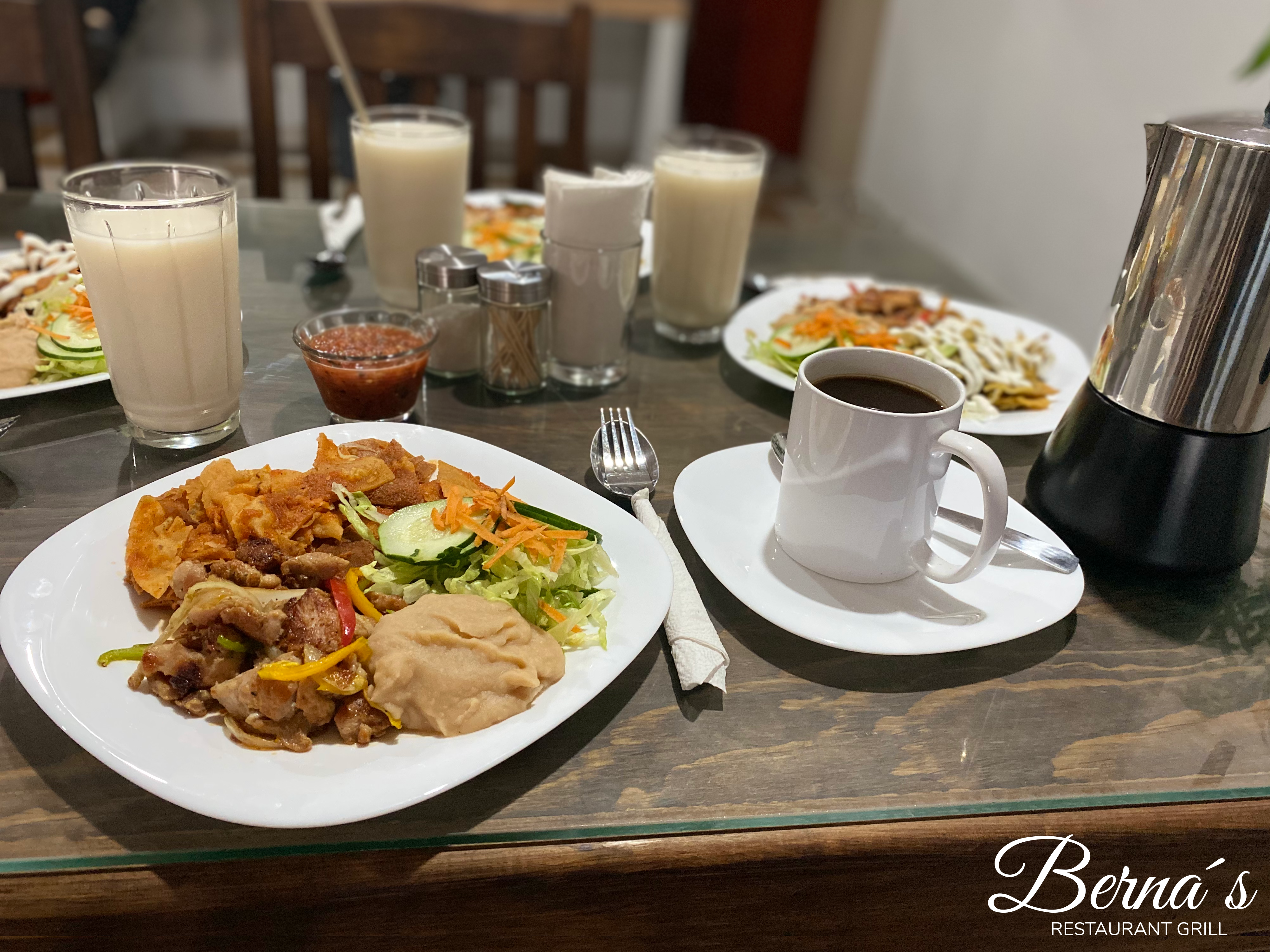 Berna´s Restaurant Grill image 2