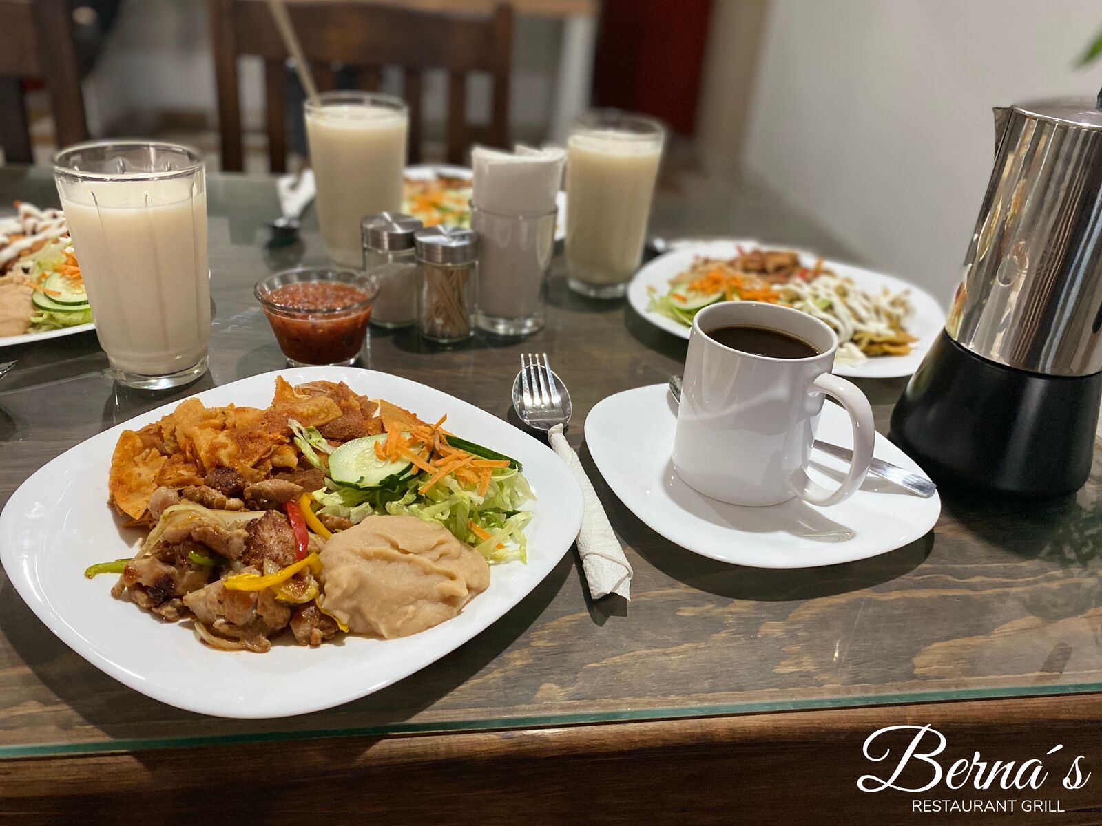 Berna´s Restaurant Grill image 2