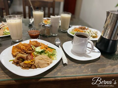 Berna´s Restaurant Grill image 2